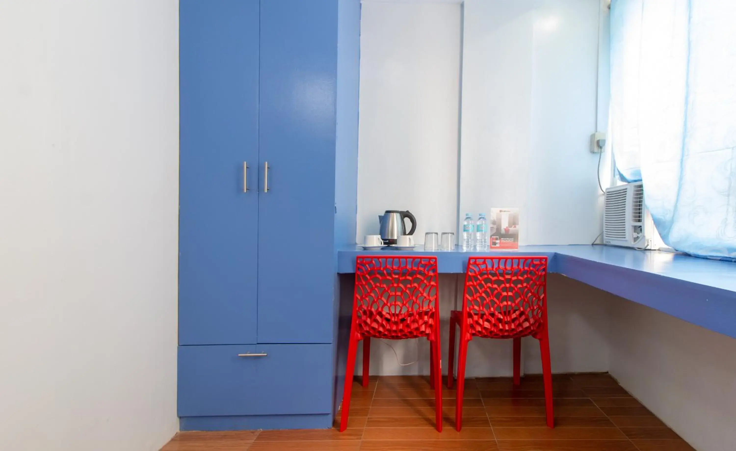 Drinks, Kitchen/Kitchenette in RedDoorz DBuilders Ph2 Taguig