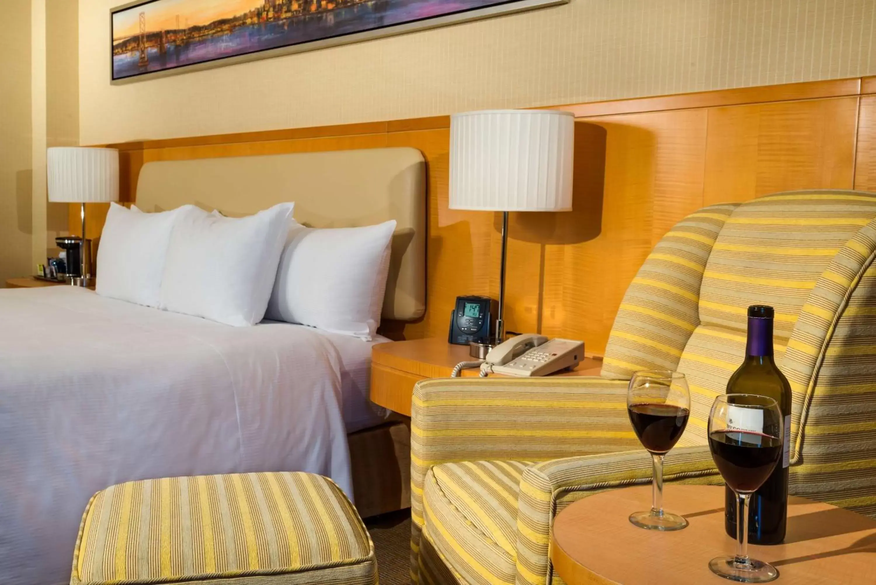 Bed in Hilton San Francisco Airport Bayfront - No Resort Fee