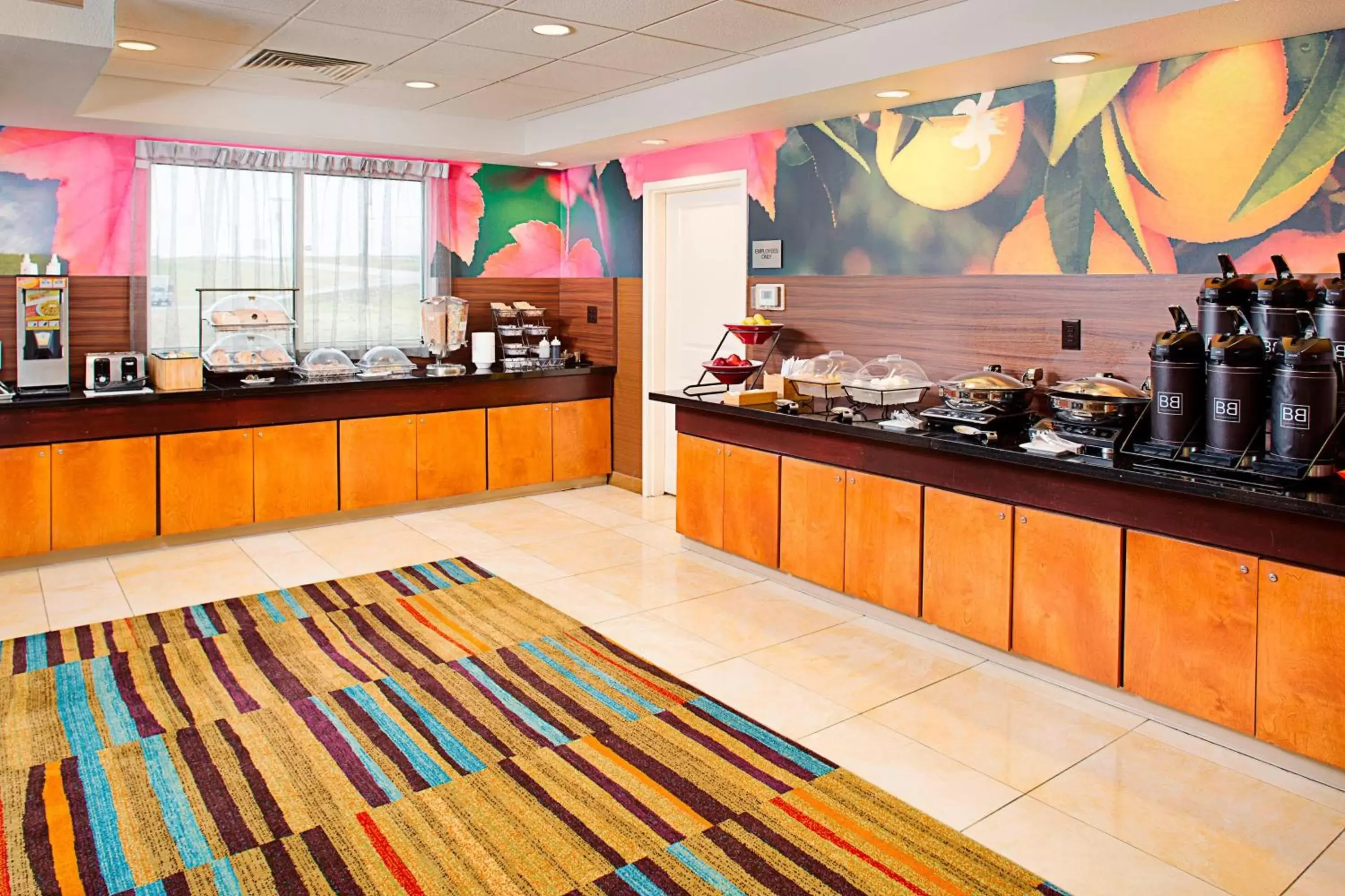 Breakfast, Restaurant/Places to Eat in Fairfield Inn & Suites by Marriott Jonesboro
