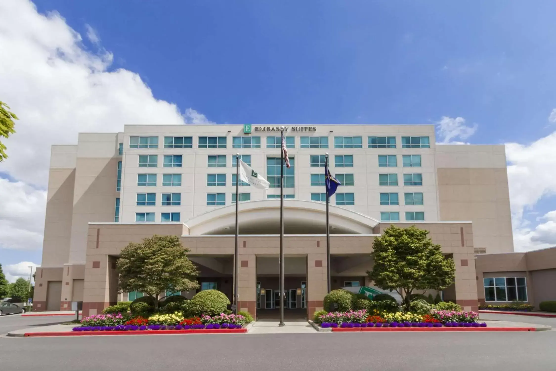 Property Building in Embassy Suites by Hilton Portland Airport