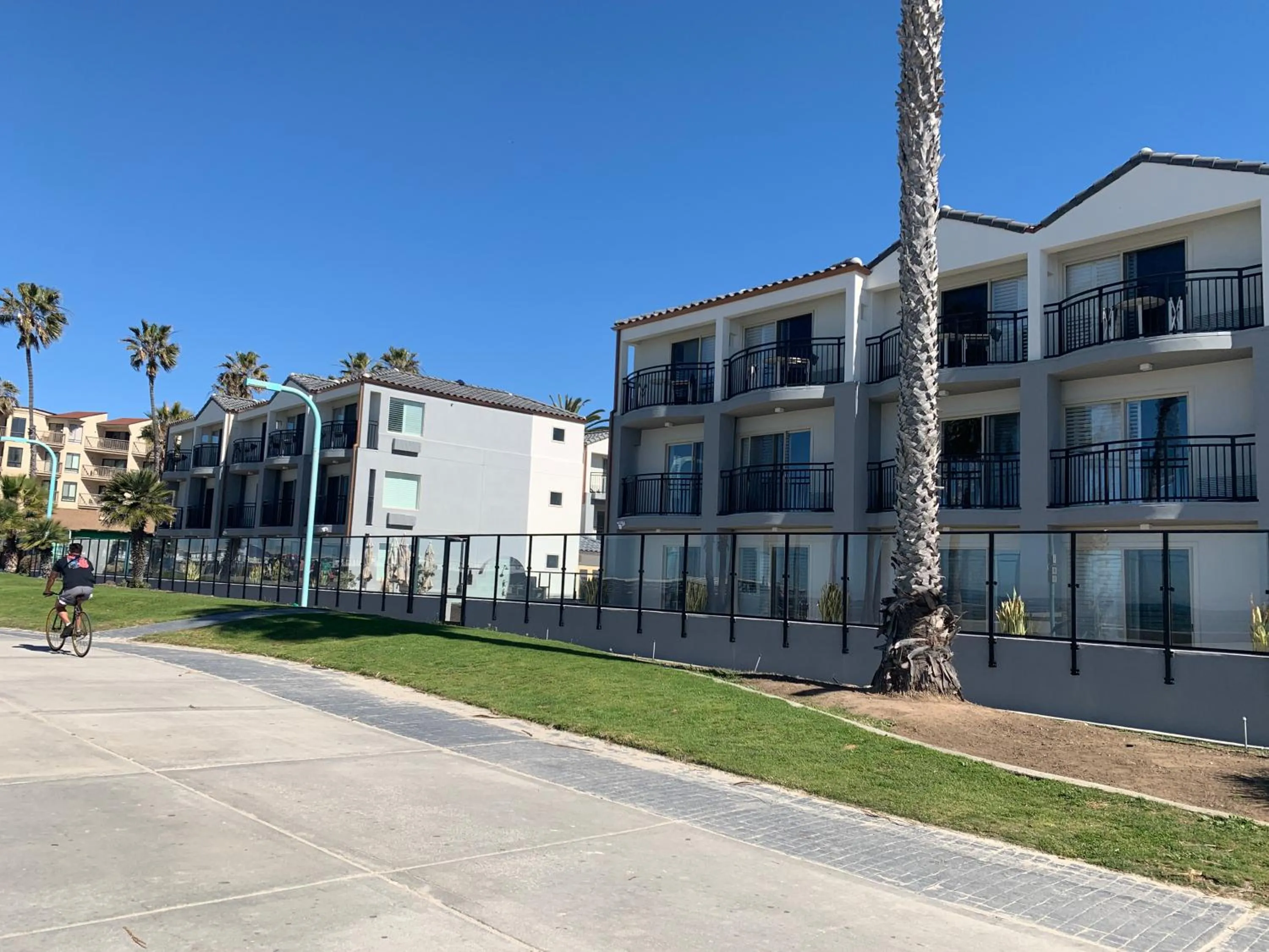 Property building in Ocean Park Inn