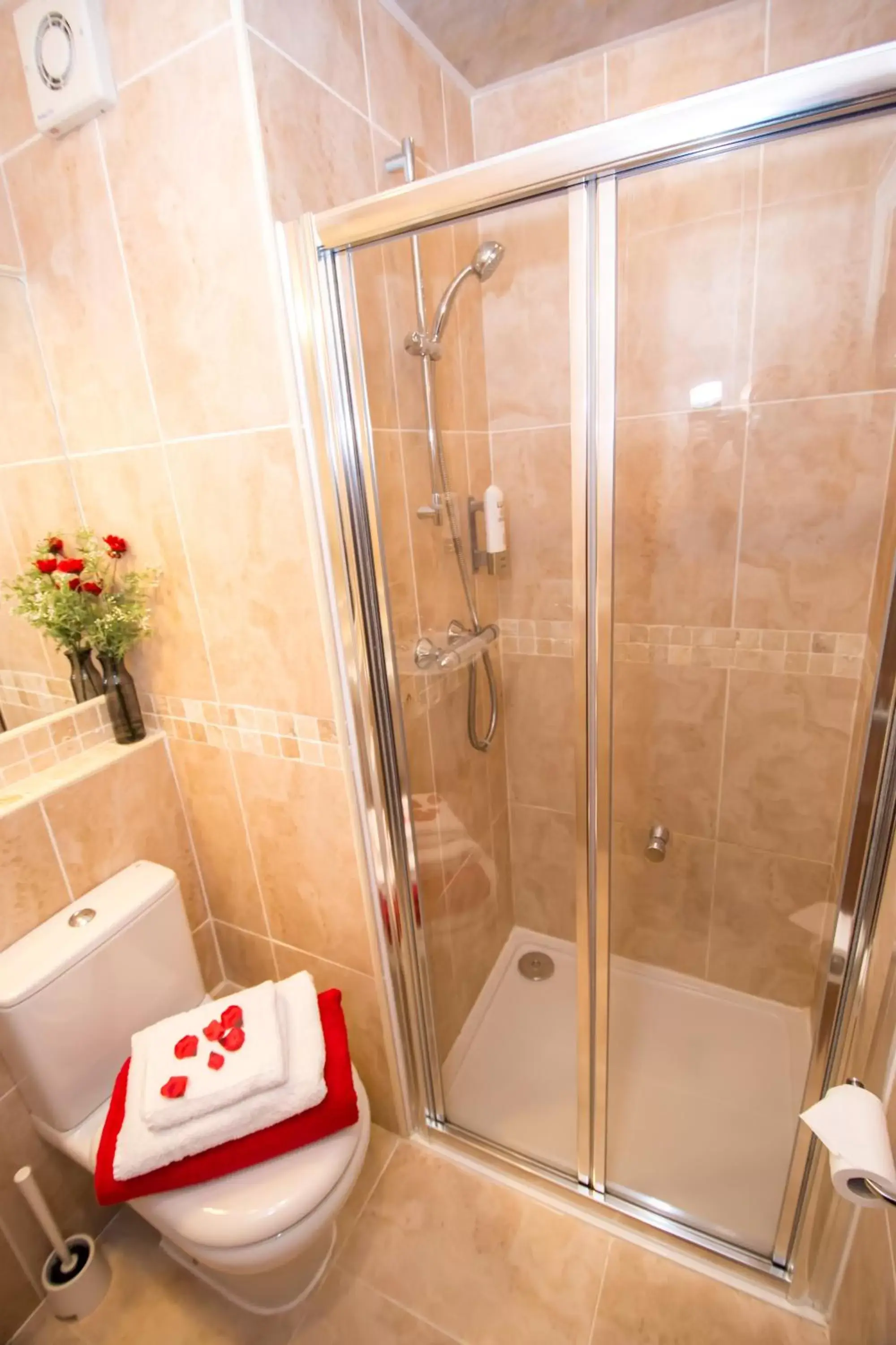 Shower, Bathroom in NormanHurst Hotel