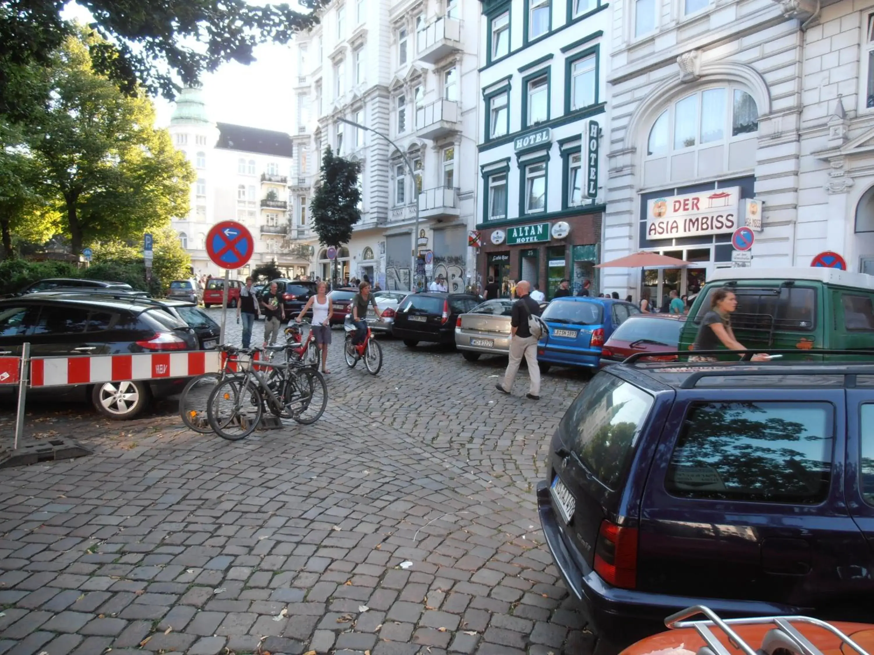 Facade/entrance in Altan Hotel Facade/entrance in Altan Hotel