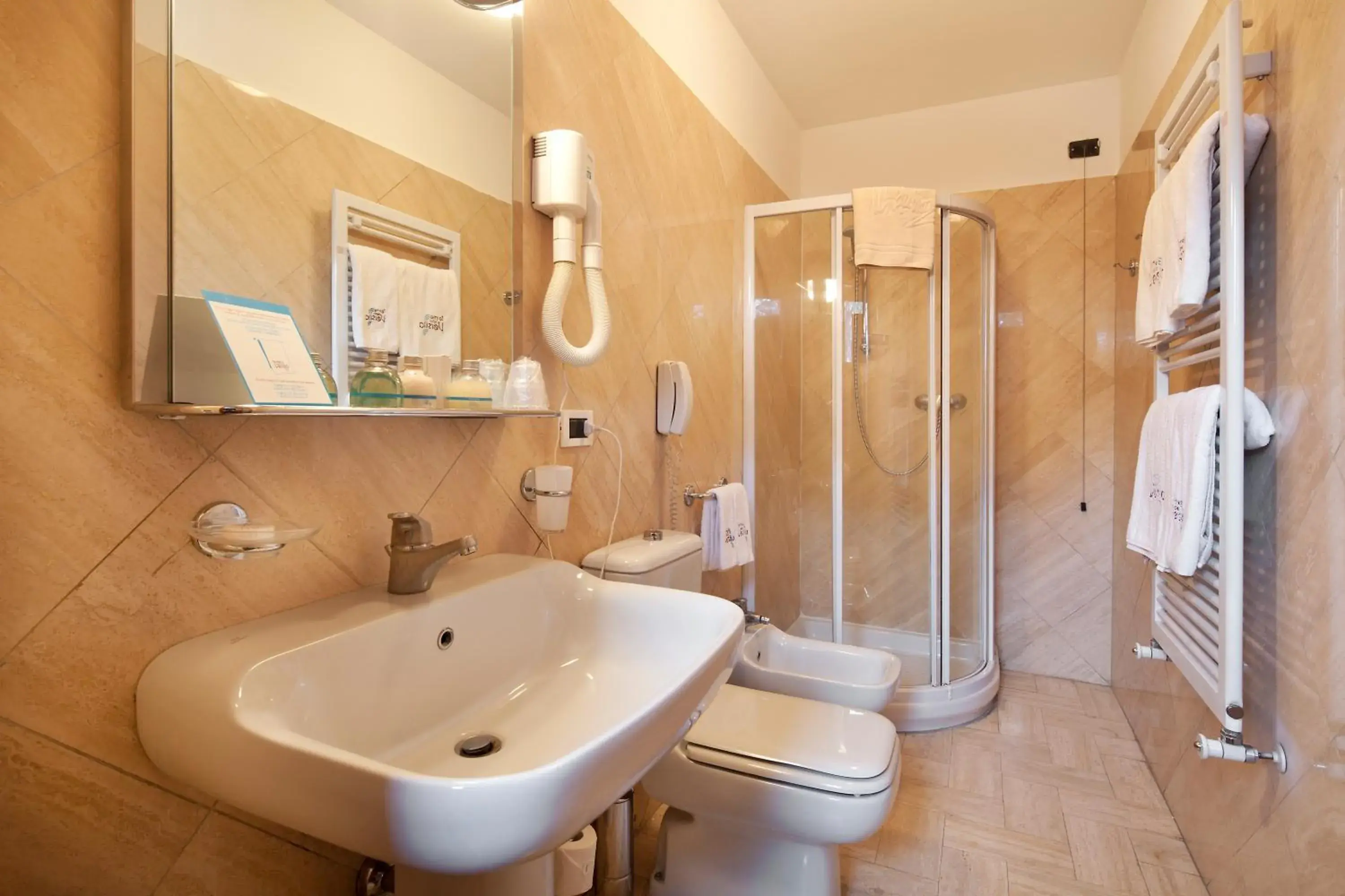 Bathroom in Hotel Villa Undulna - Terme della Versilia