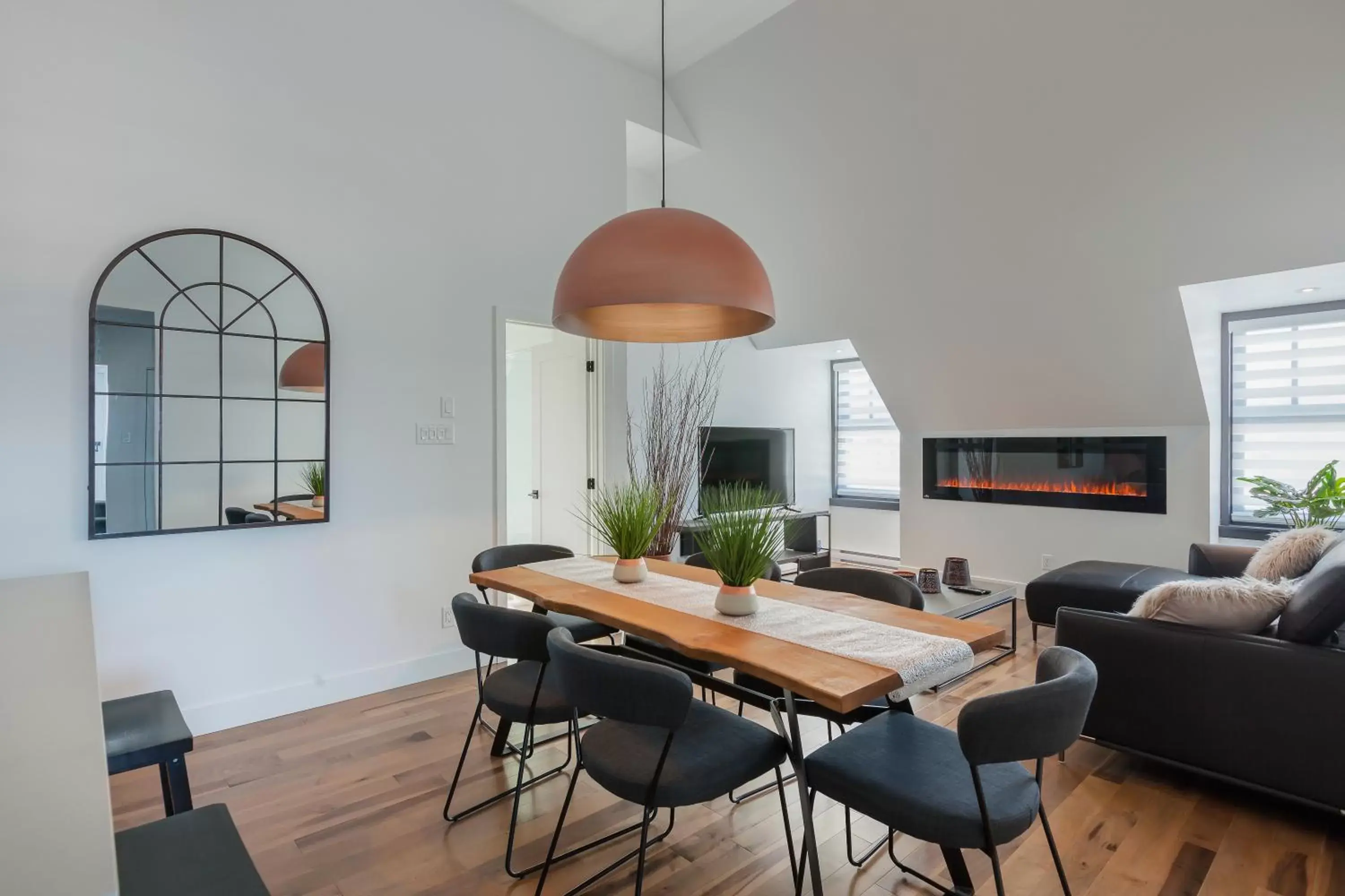 Dining Area in Les Lofts Ste-Anne