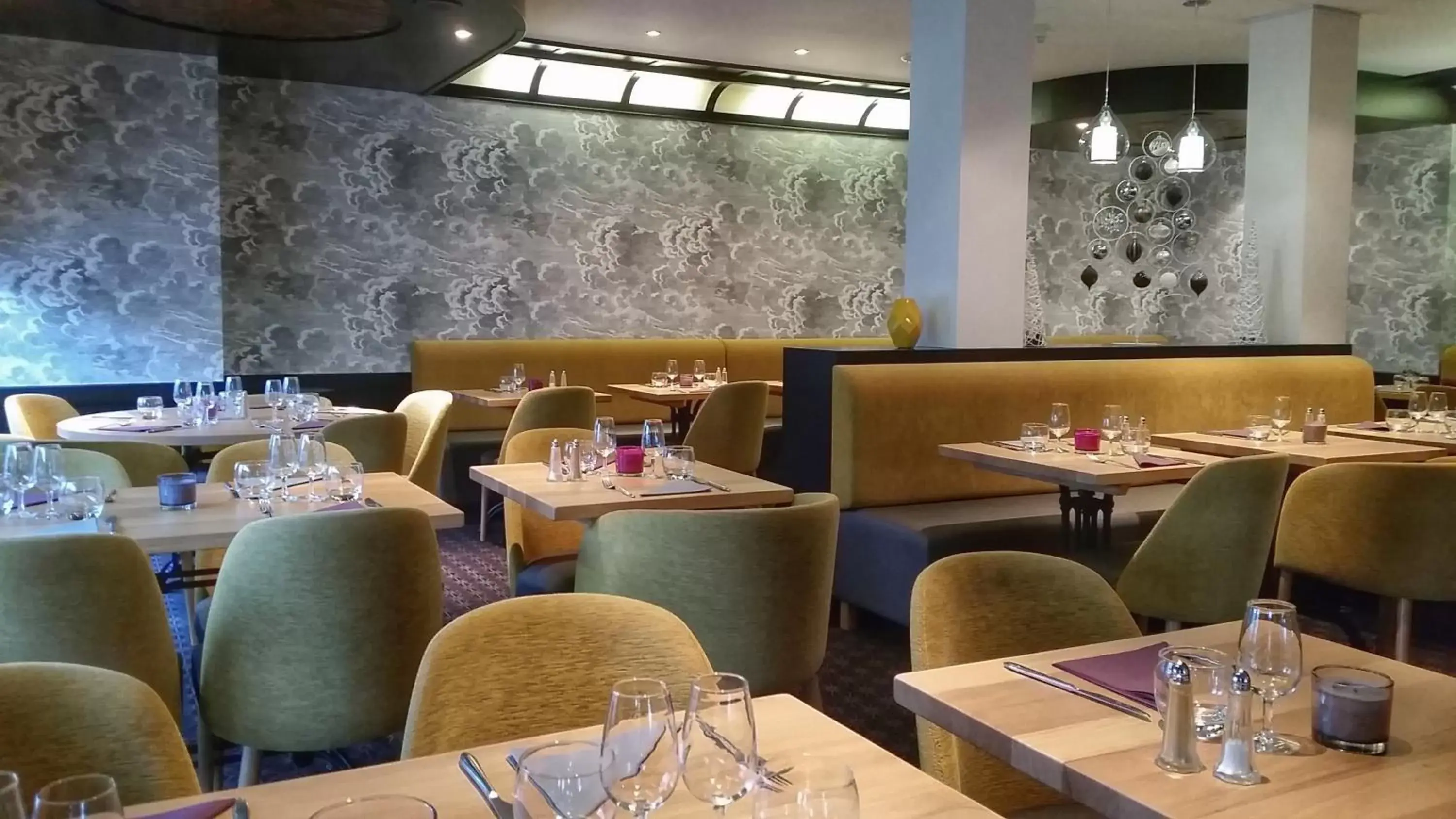 Restaurant/Places to Eat in Brit Hotel Saint-Nazaire Centre