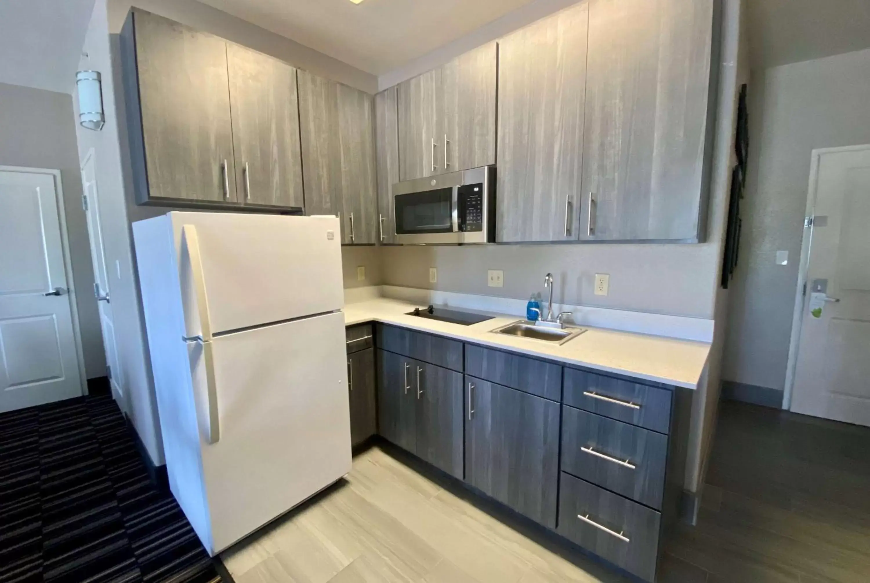 Photo of the whole room, Kitchen/Kitchenette in La Quinta by Wyndham Ada