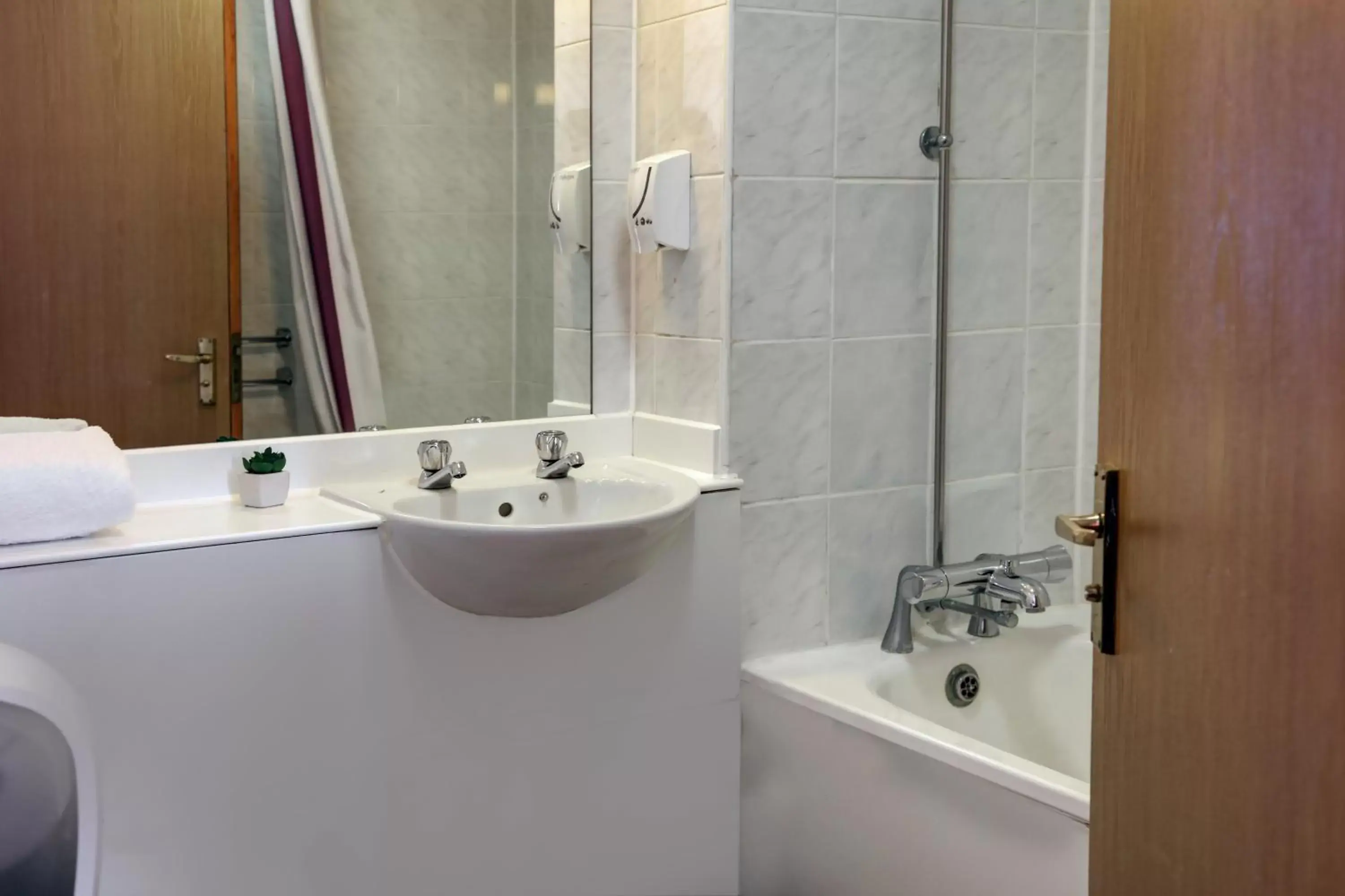 Bathroom in Plaza Chorley; Sure Hotel Collection by Best Western