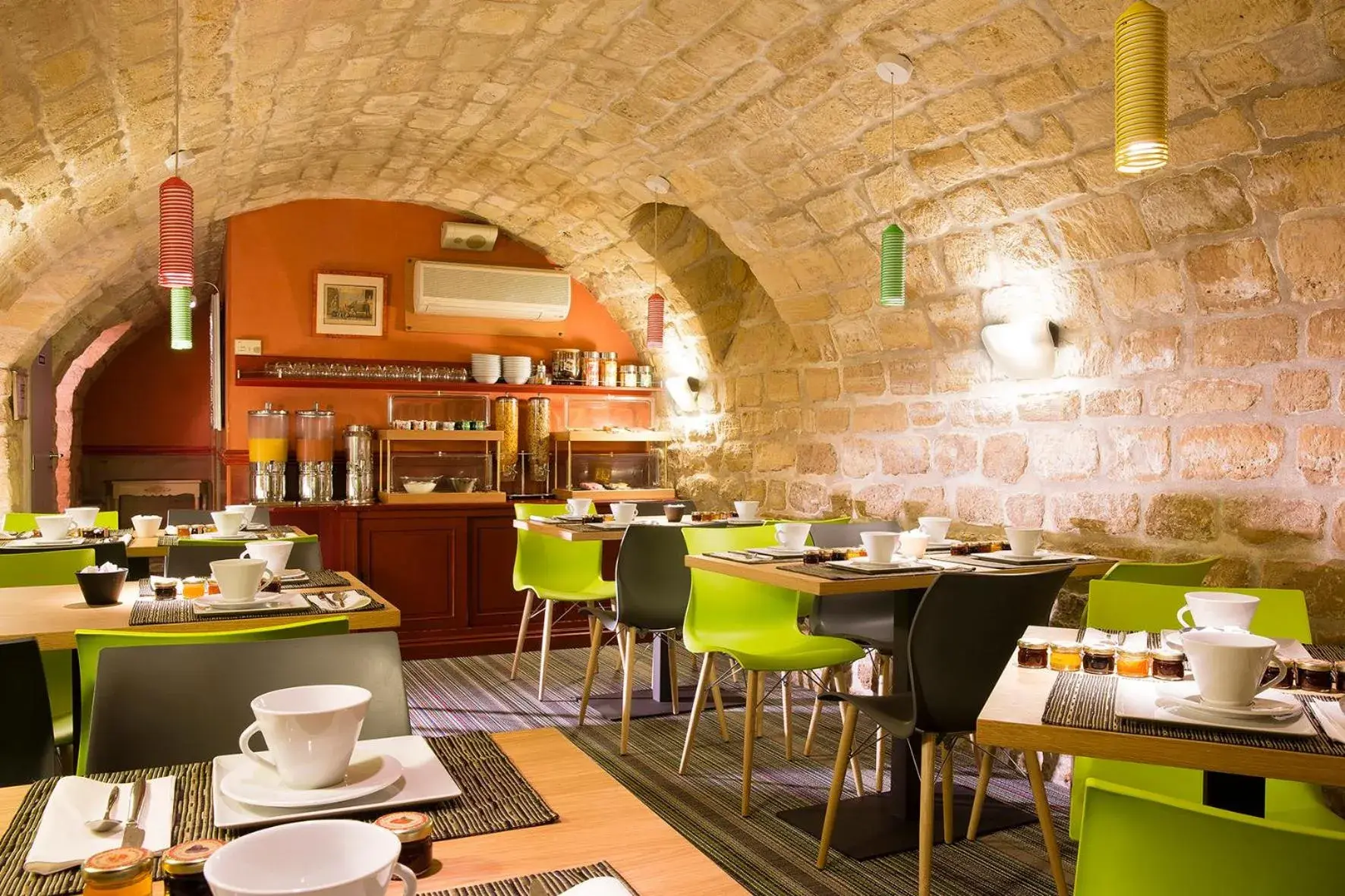 Buffet breakfast, Restaurant/Places to Eat in Apollon Montparnasse