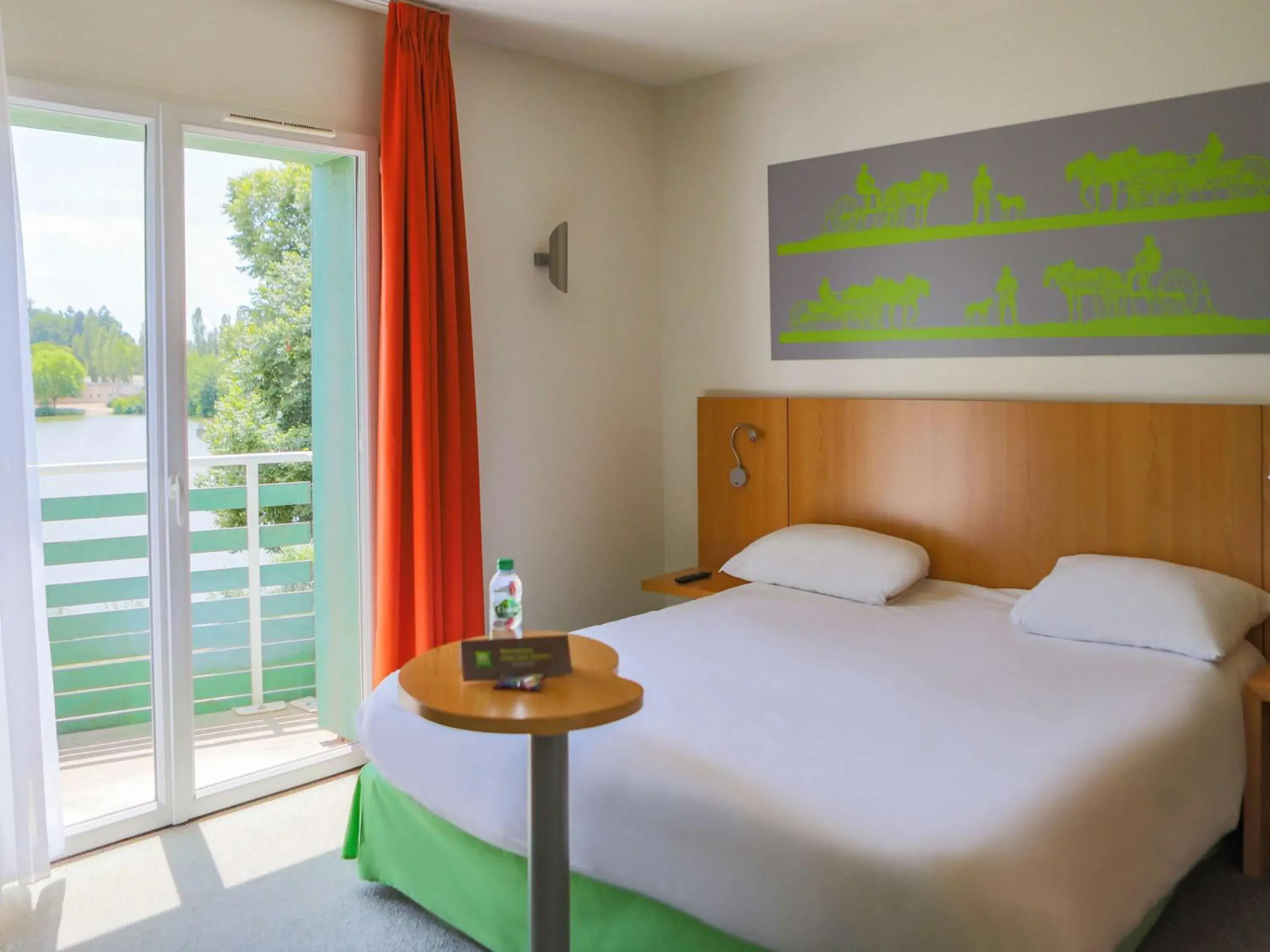 Photo of the whole room, Bed in ibis Styles Bourbon Lancy