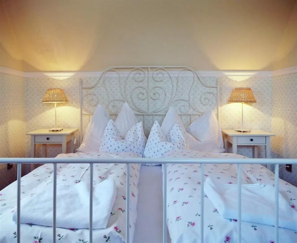 Bed in Huber Panzió