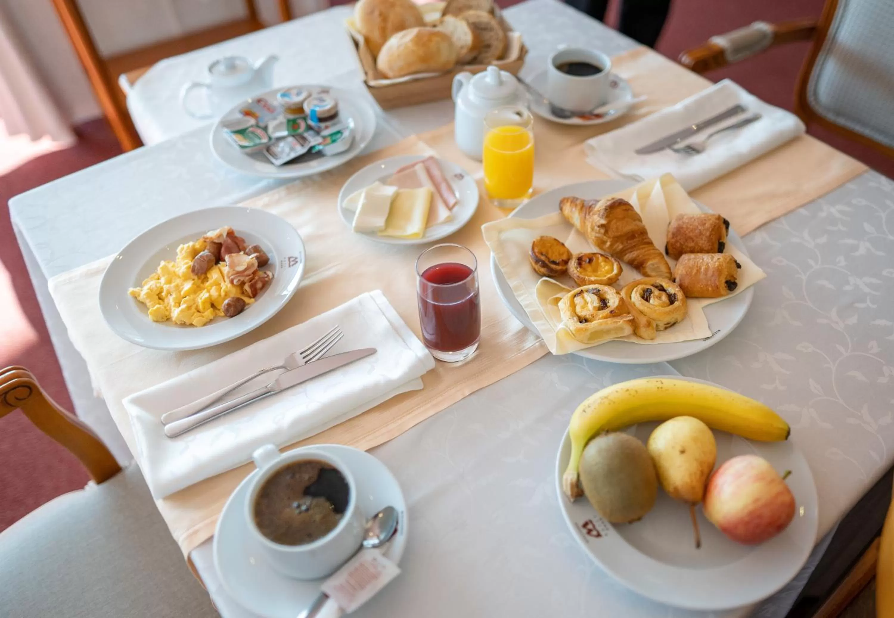 Continental breakfast in Hotel Miracorgo