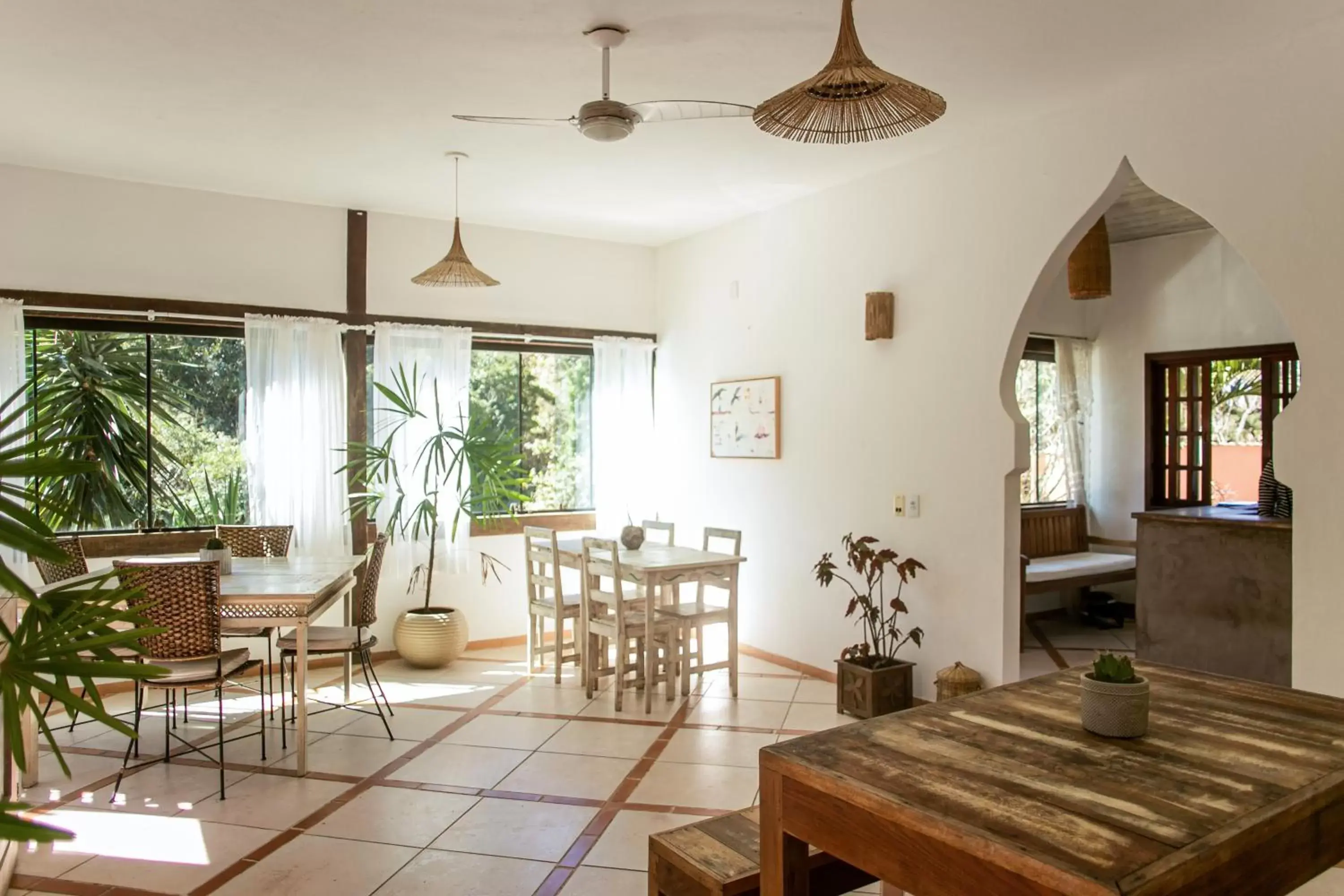 Lounge or bar, Dining Area in Pousada Casa Cactus Búzios