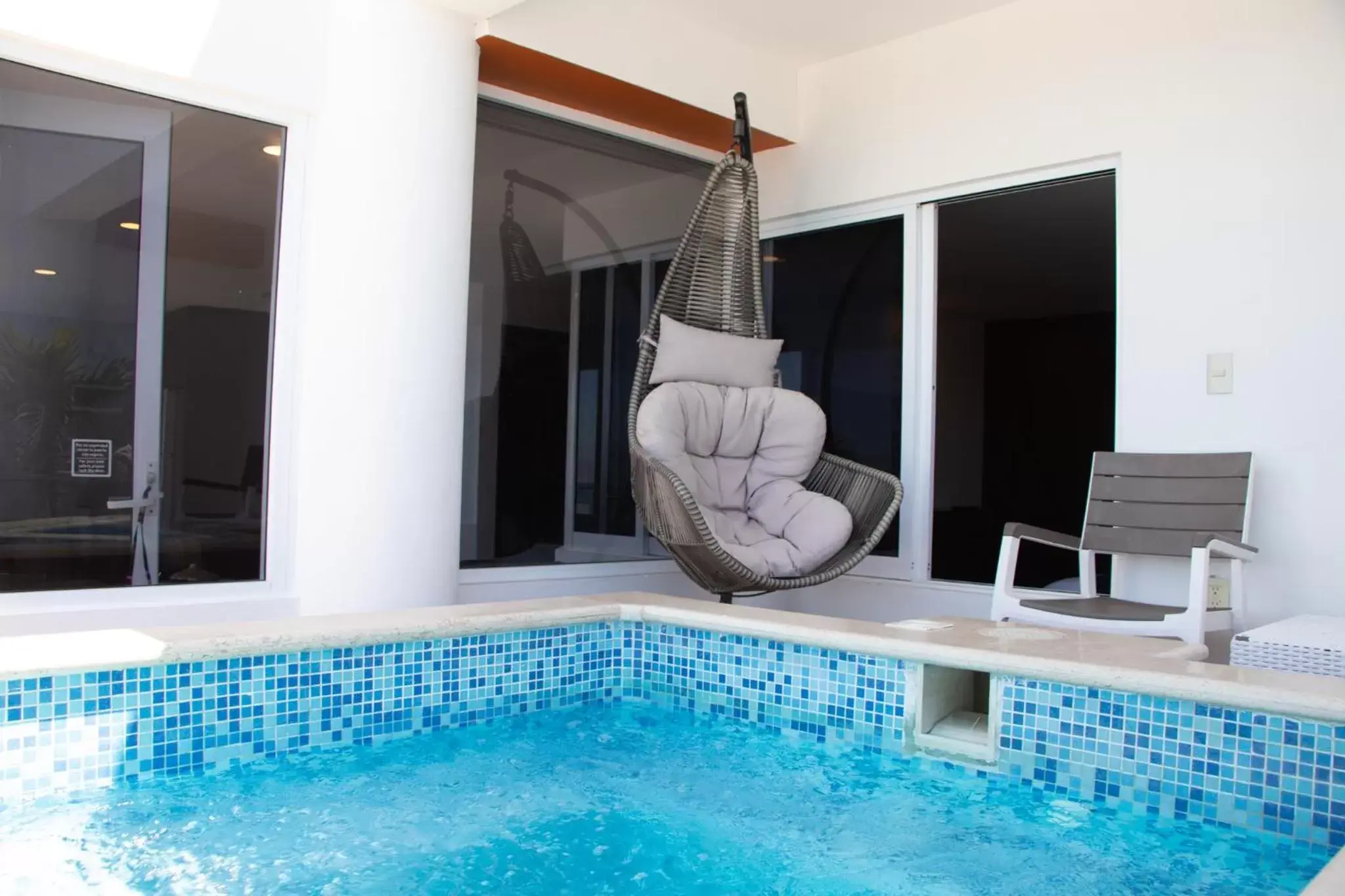 Hot Tub, Swimming Pool in The Paramar Beachfront Boutique Hotel With Breakfast Included - Downtown Malecon