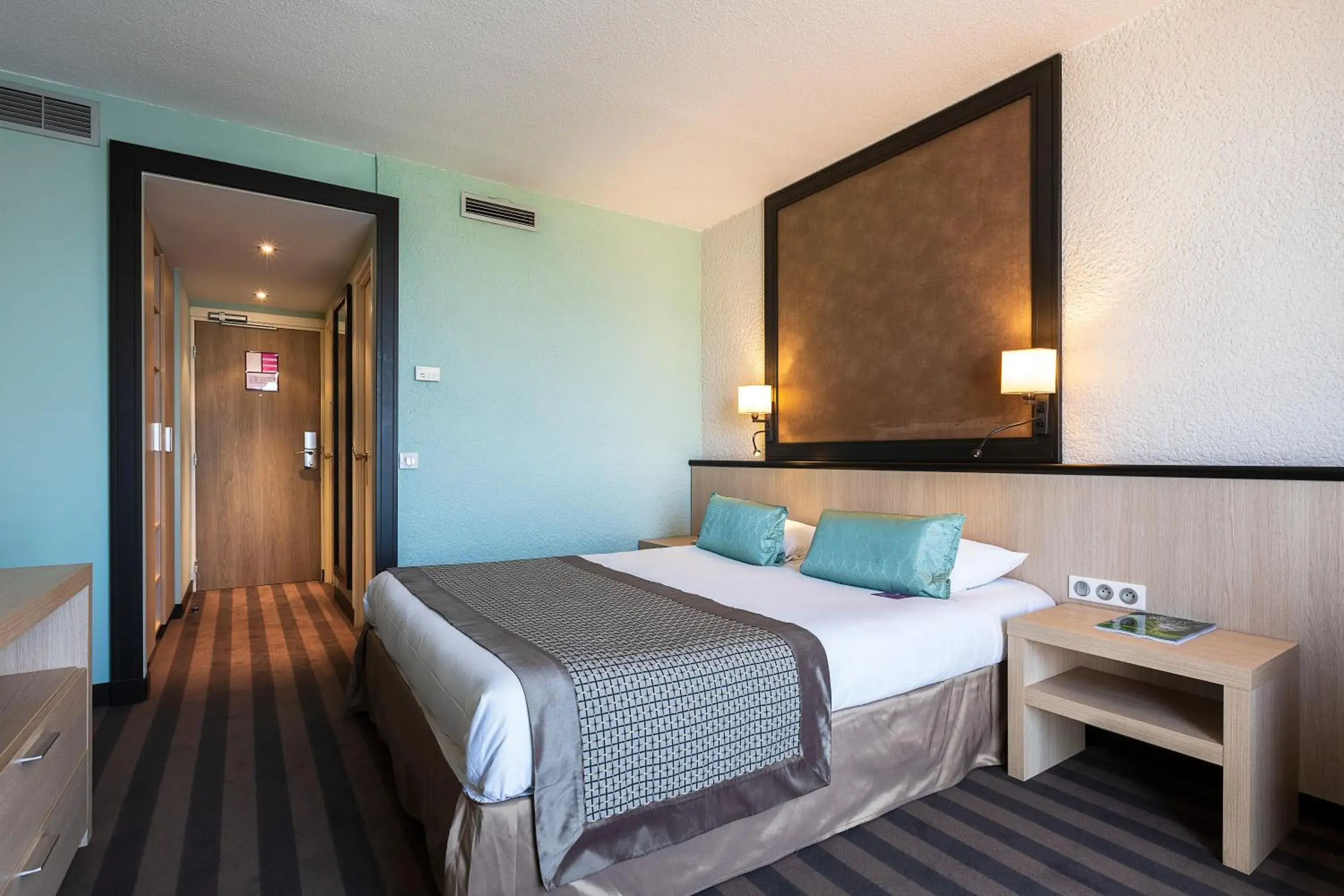 Bedroom, Bed in Hotel Mercure Vichy Thermalia