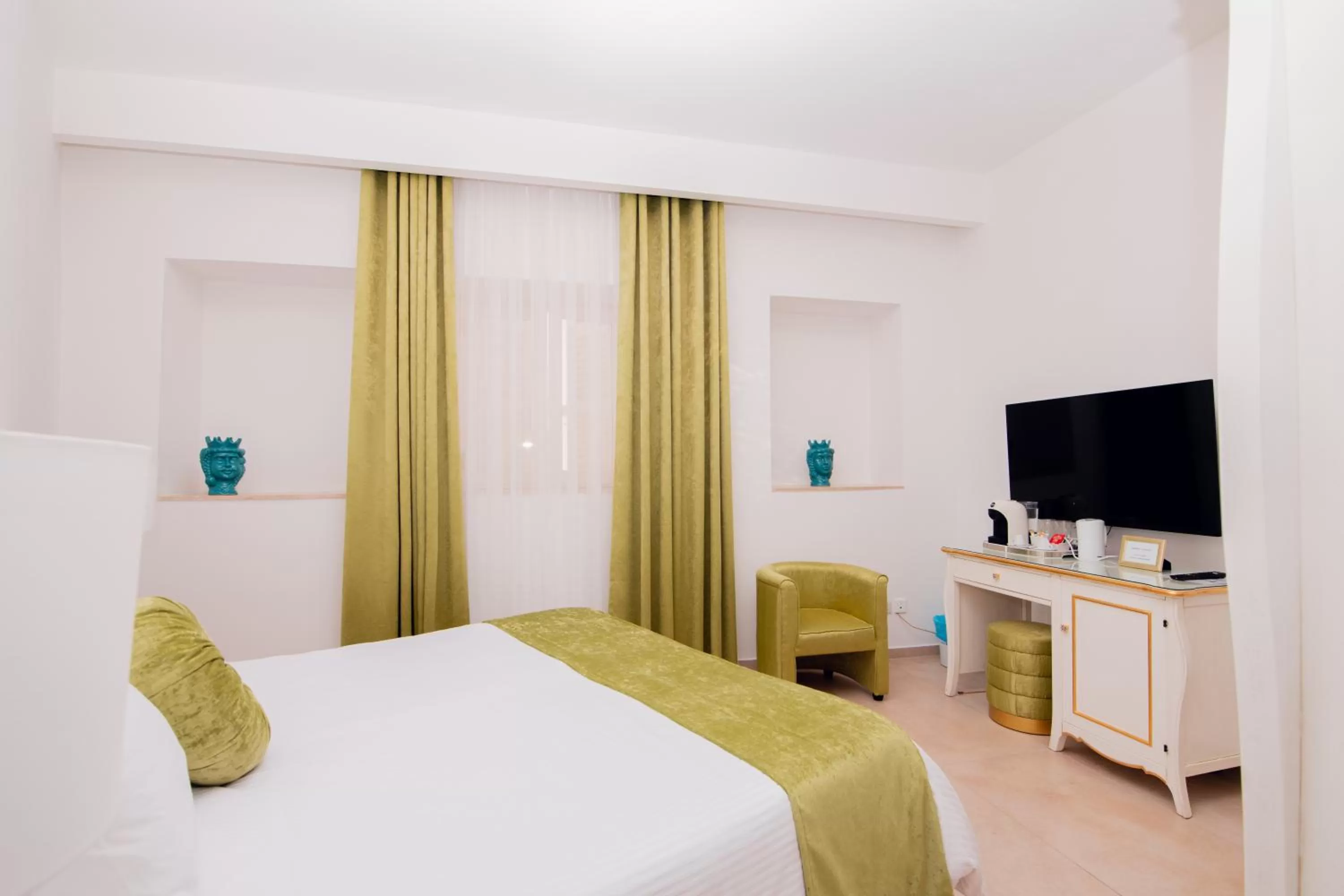 Bed in Giorgio Boutique Hotel