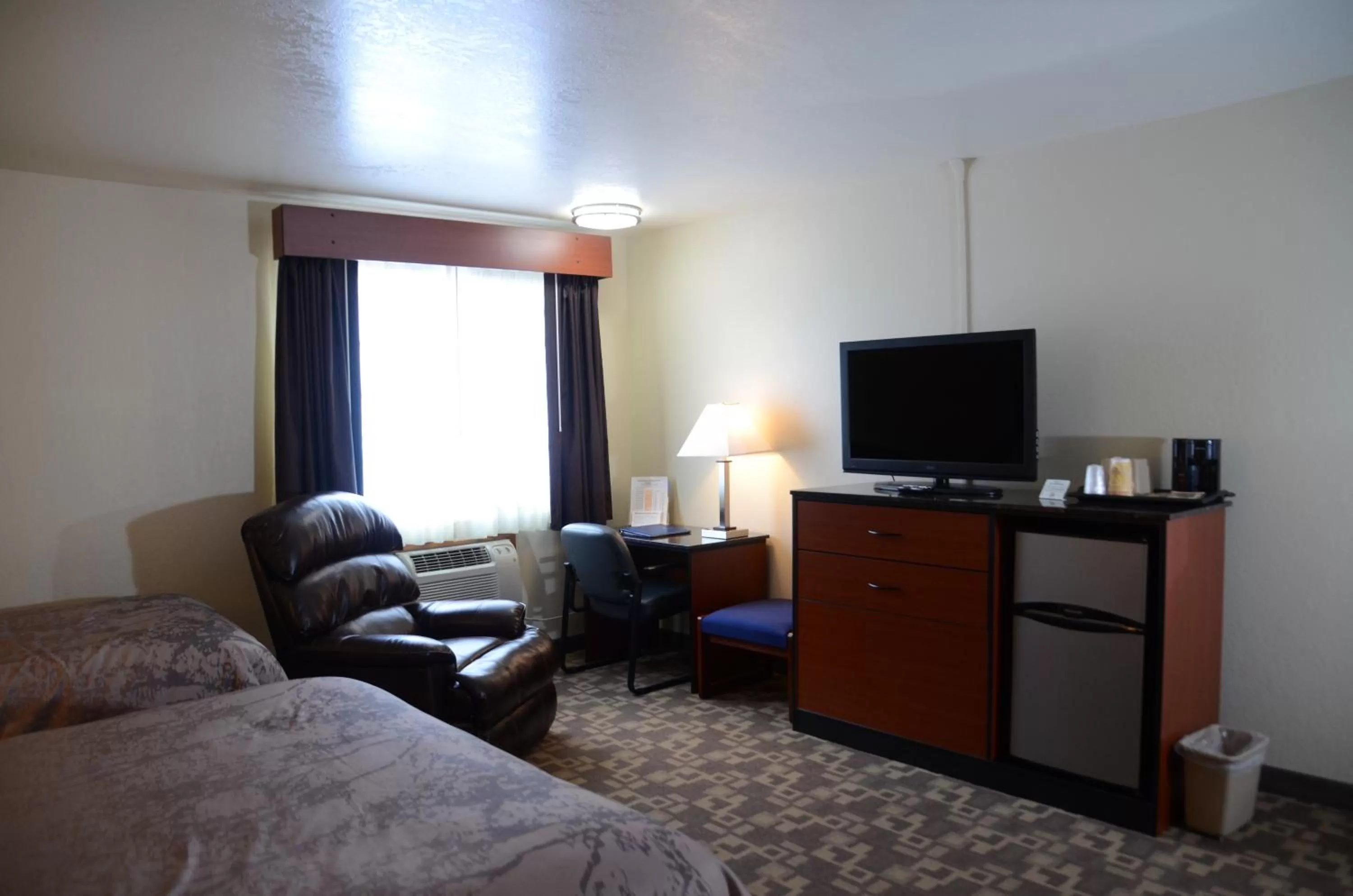 TV/Entertainment Center in North Star Hotel Pictured Rocks