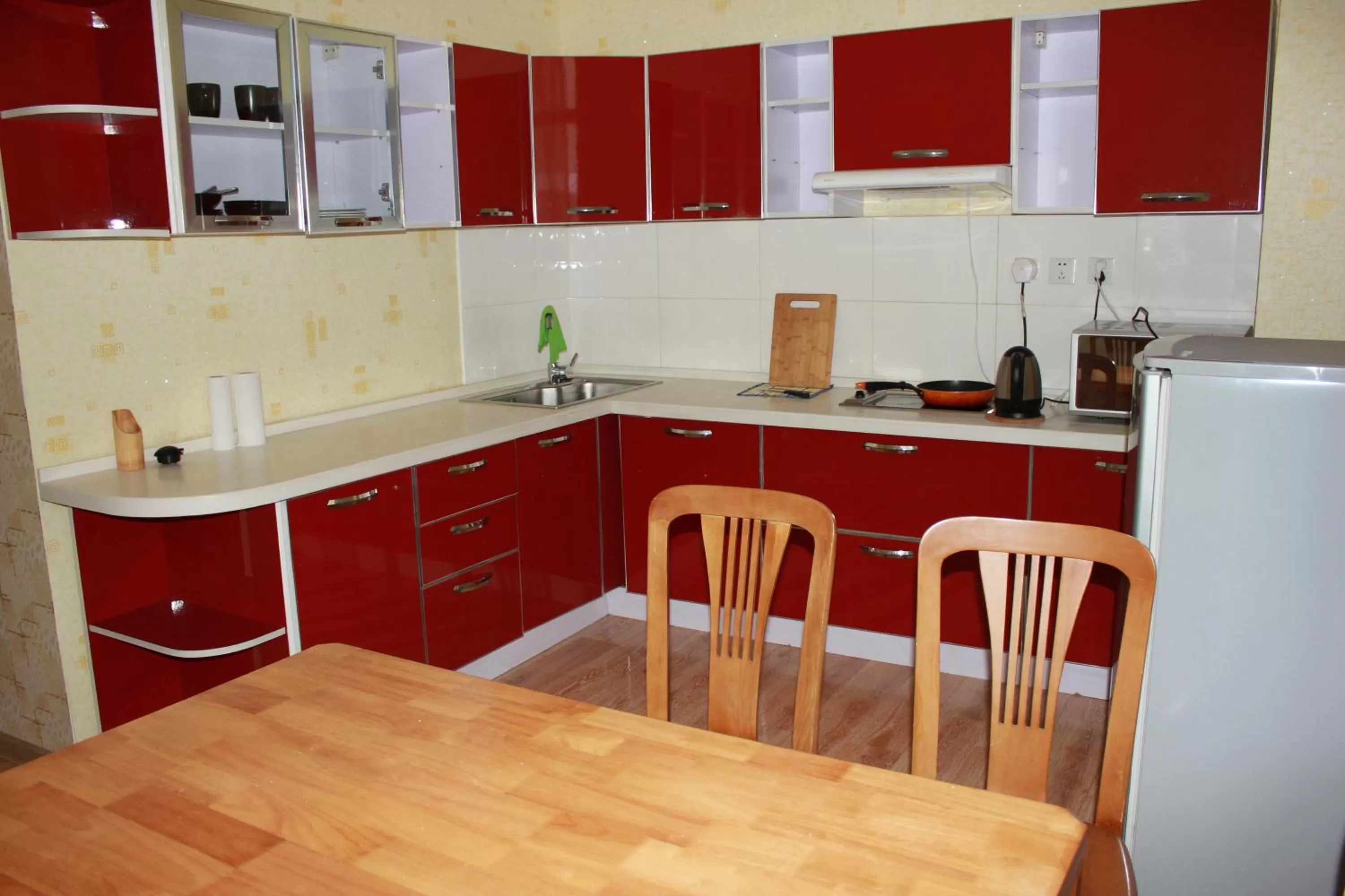 Dining area, Kitchen/Kitchenette in Tsolmon's Serviced Apartments