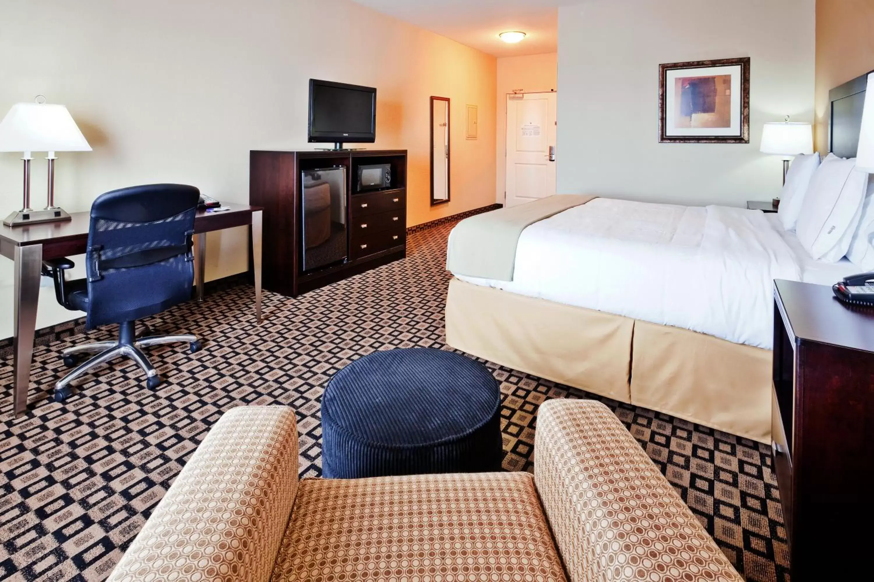Standard King Room in Holiday Inn Express & Suites Clovis, an IHG Hotel Standard King Room in Holiday Inn Express & Suites Clovis, an IHG Hotel