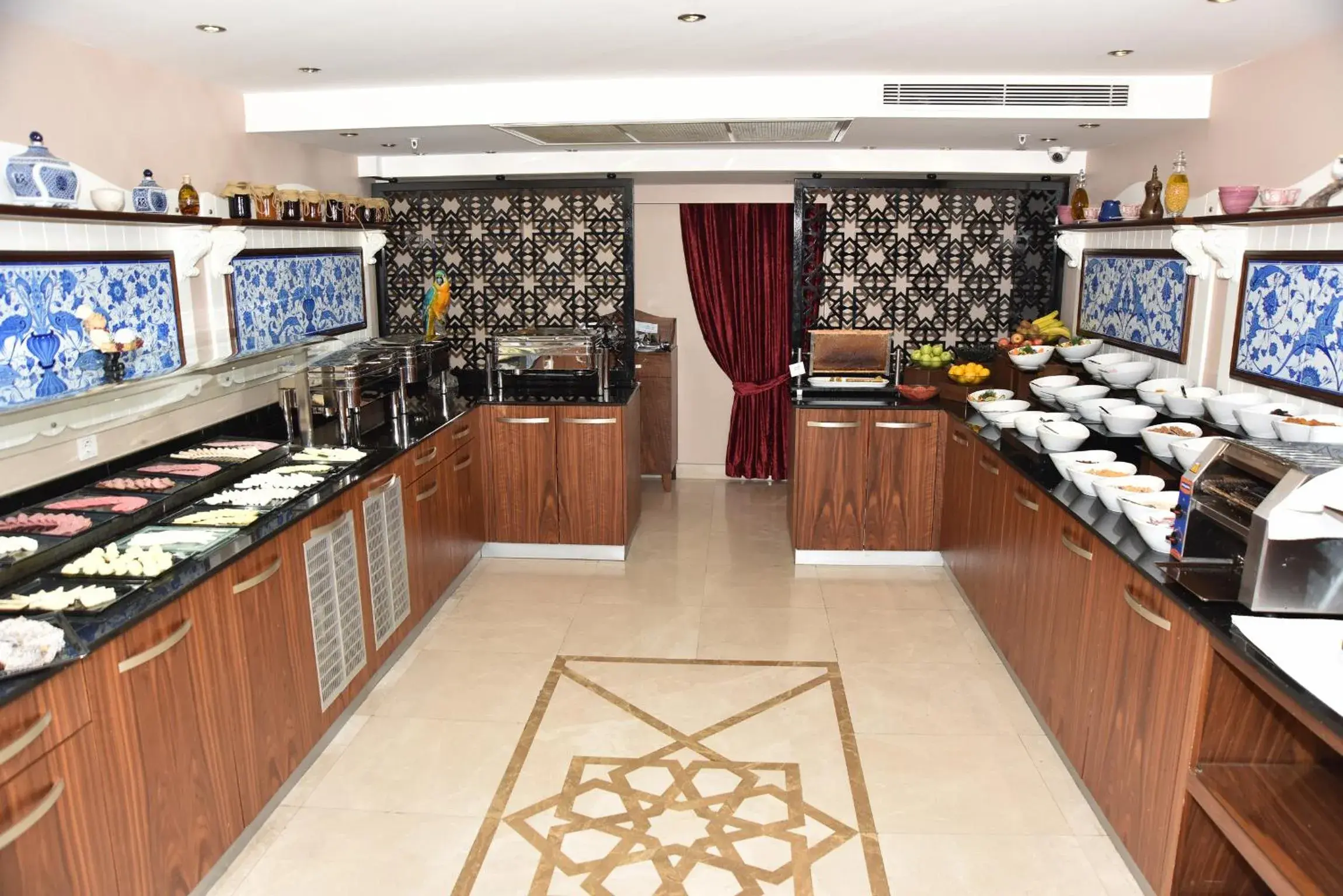 Food and drinks in Neorion Hotel - Special Class Food and drinks in Neorion Hotel - Special Class