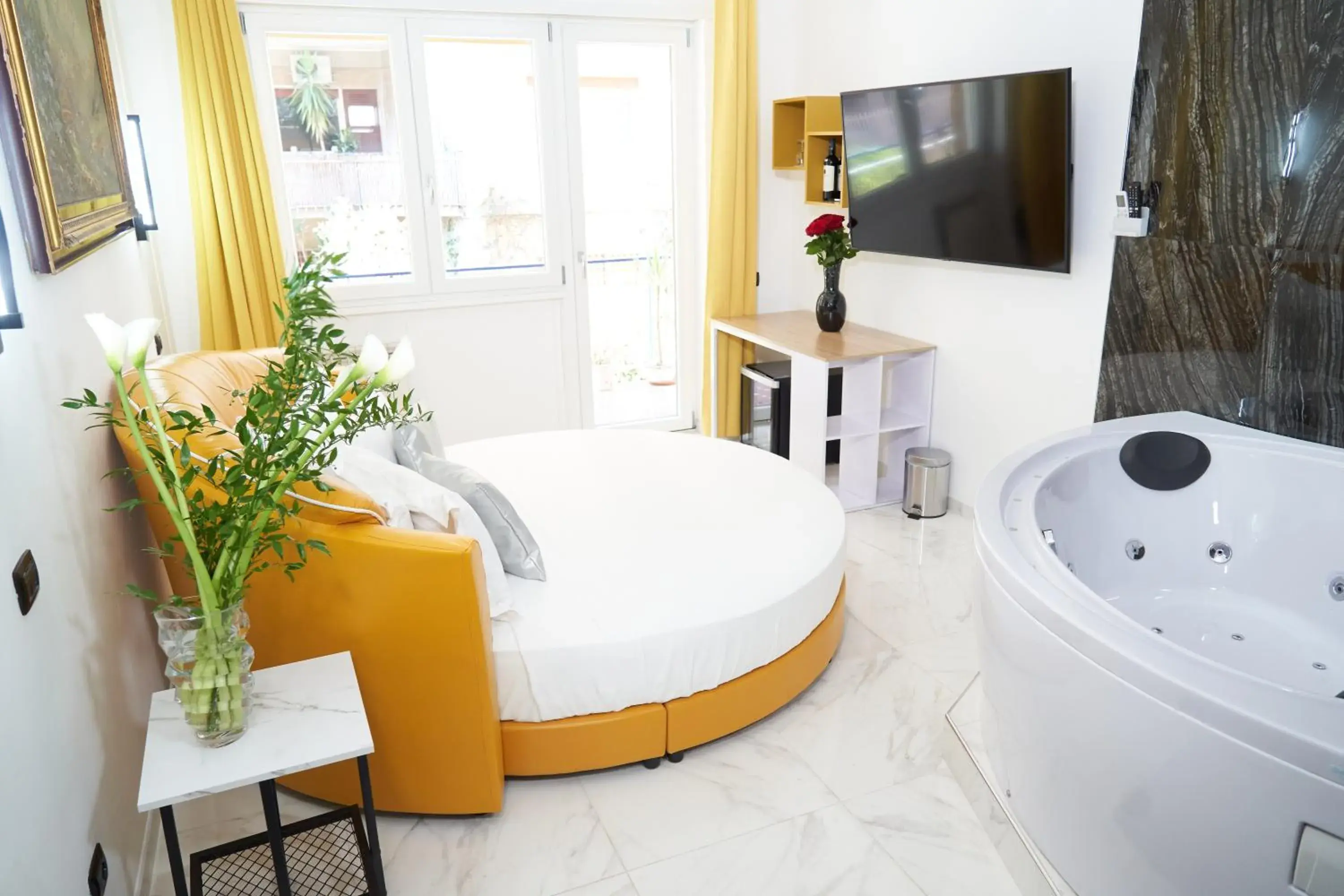 Hot Tub, Bathroom in Gregorio VII Luxury Suites San Damaso