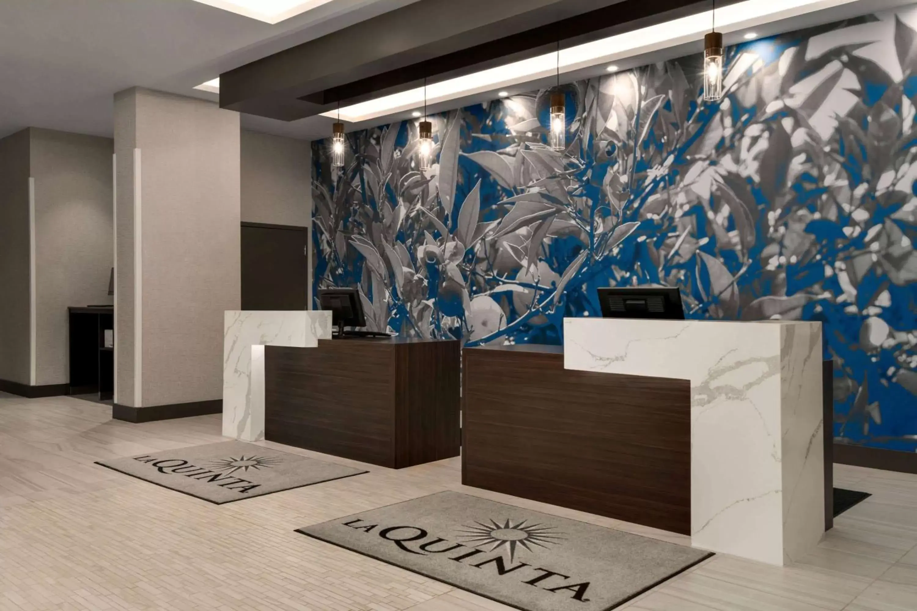 Lobby or reception, Lobby/Reception in La Quinta Inn & Suites by Wyndham Orlando I-Drive Theme Parks