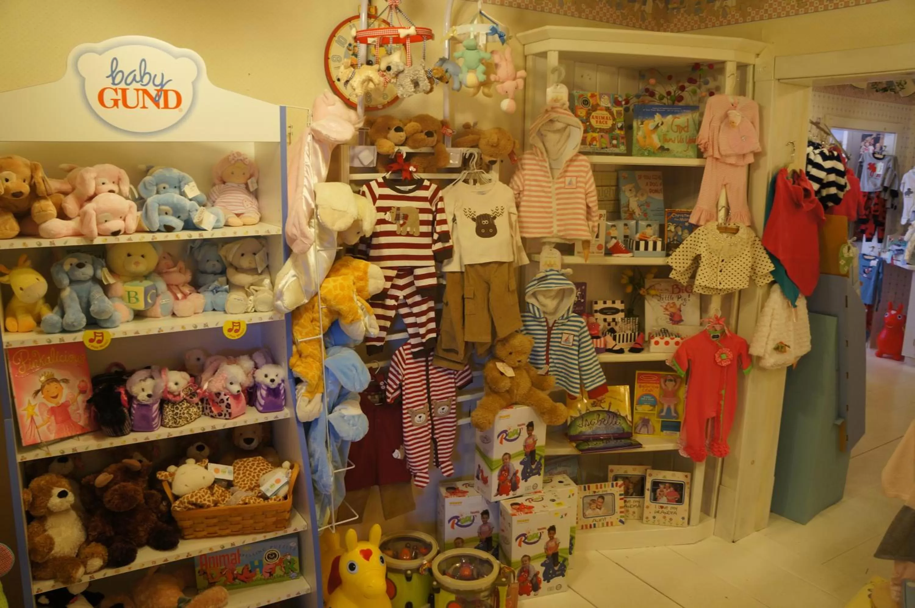 On-site shops in Greenbrier Inn Killington