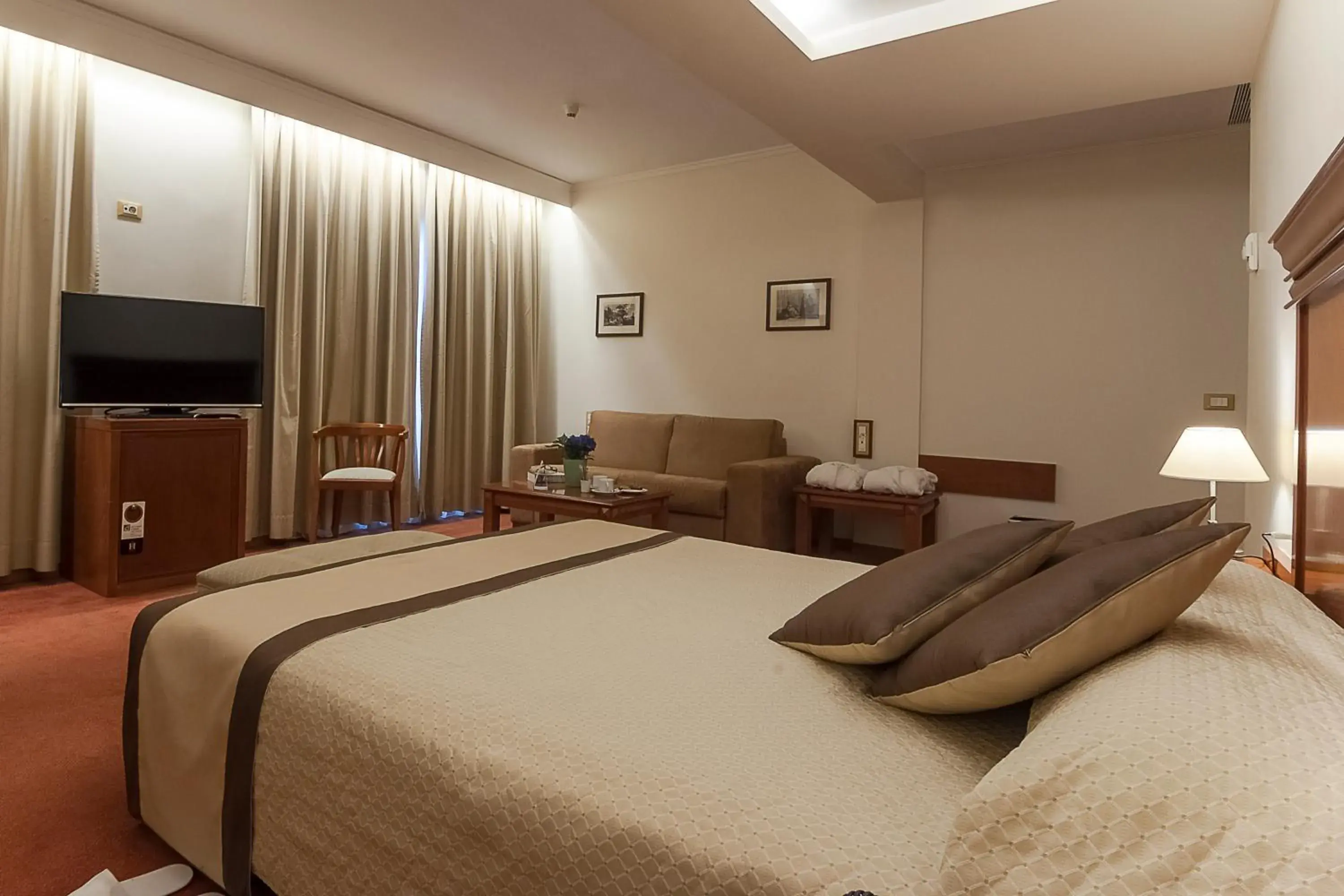 Bed, Room Photo in Ilissos