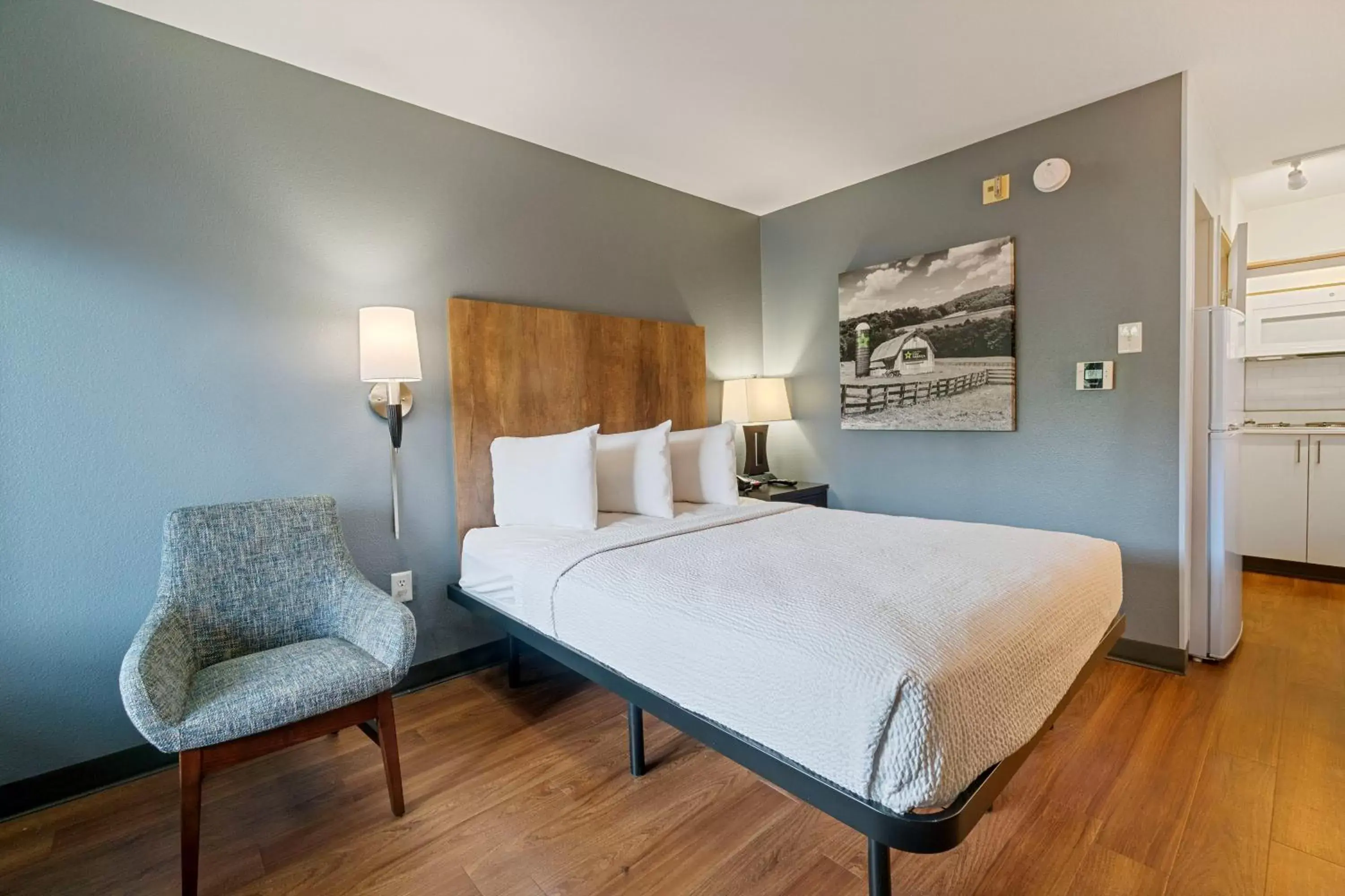 Bed in Extended Stay America Suites - San Francisco - San Mateo - SFO