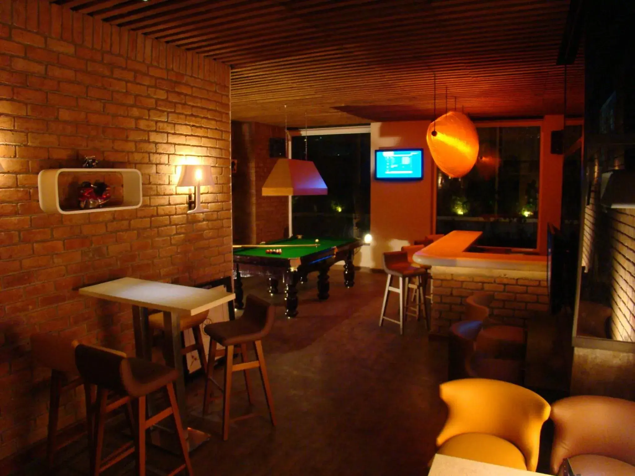 Lounge or bar, Restaurant/Places to Eat in Lemon Tree Hotel Chennai