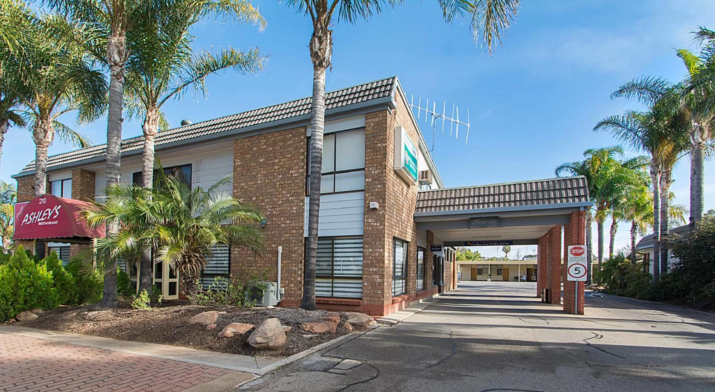 Facade/entrance in Citrus Valley Motel