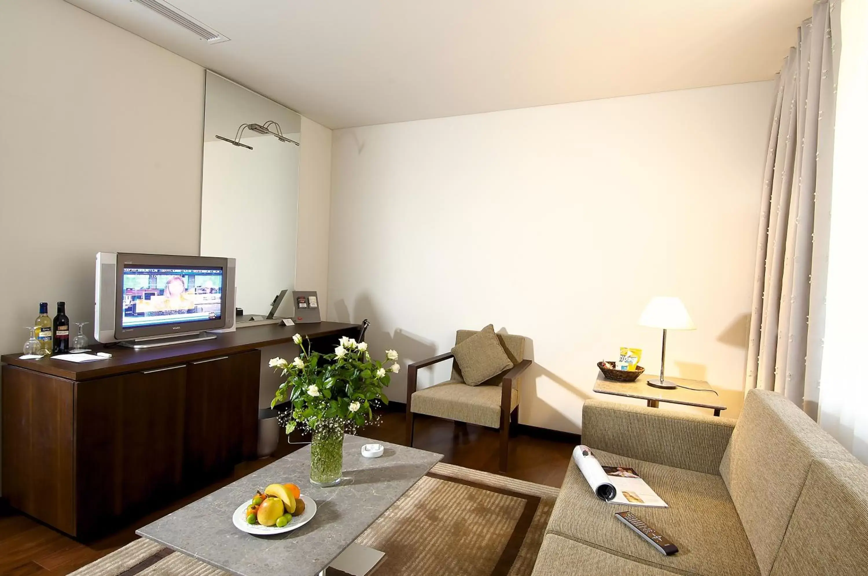 TV and multimedia, Seating Area in Ontur Izmir Otel