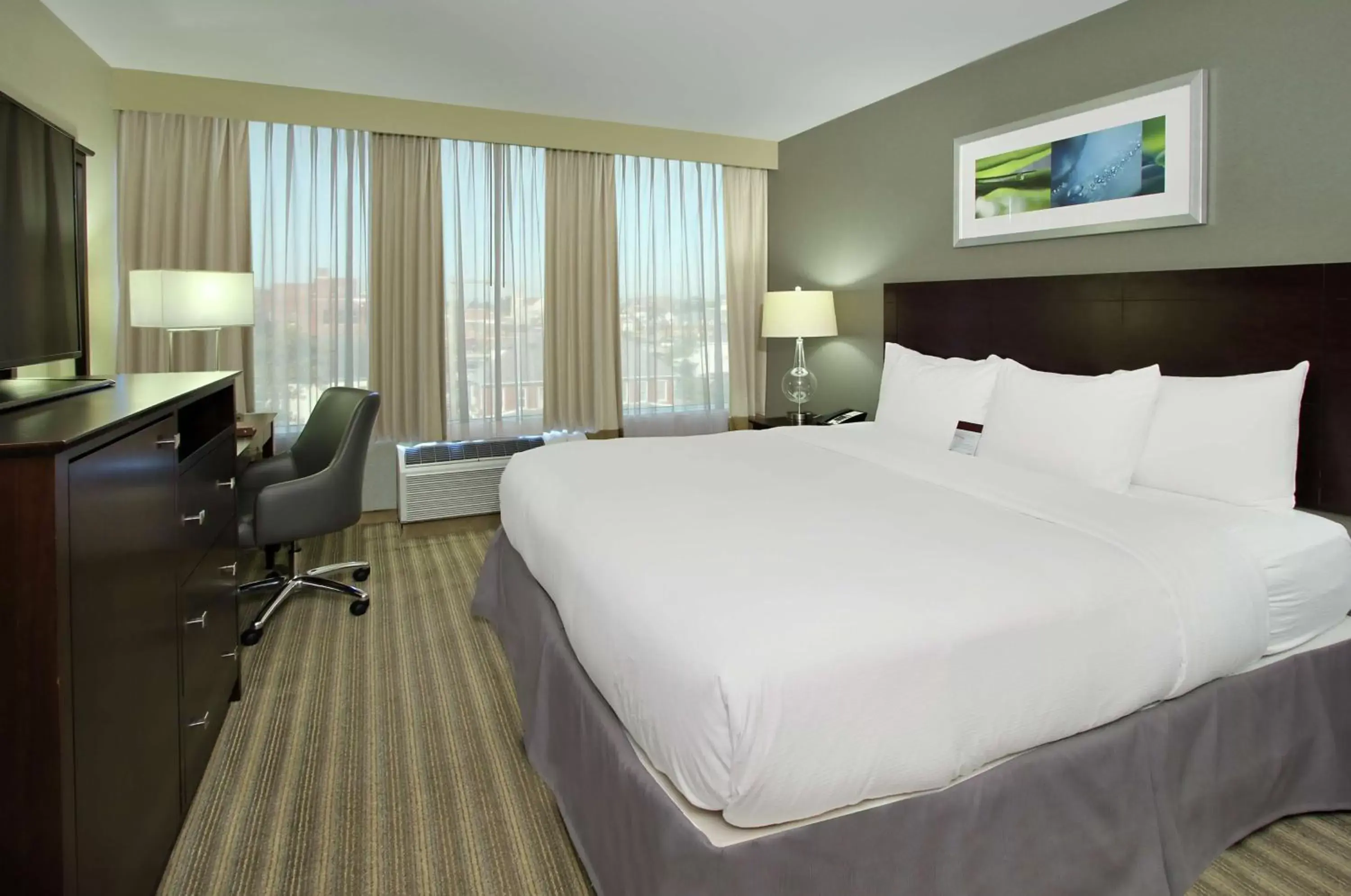 Bedroom, Bed in Doubletree by Hilton Newark