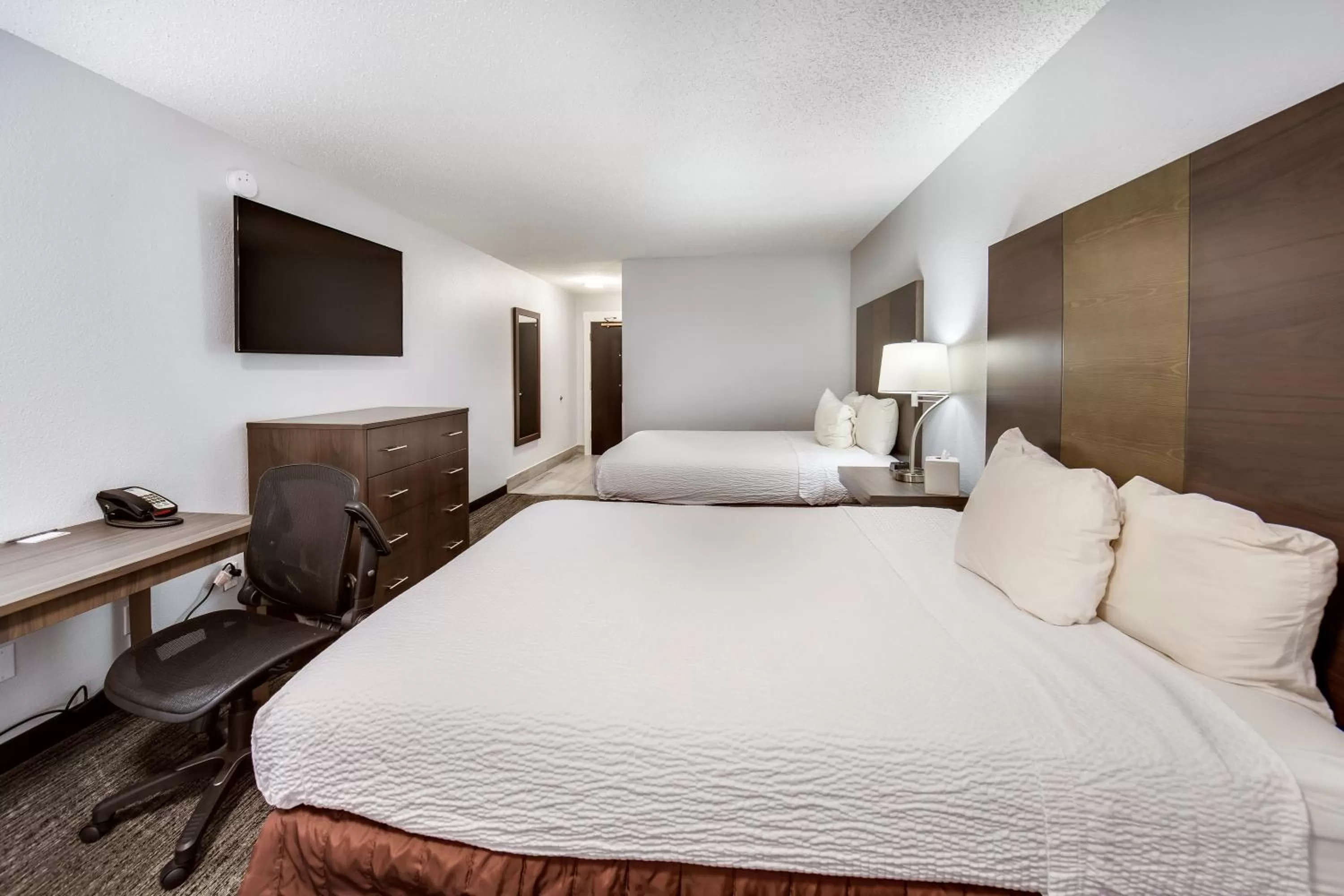 Bedroom, Bed in Red Lion Inn & Suites Grants Pass