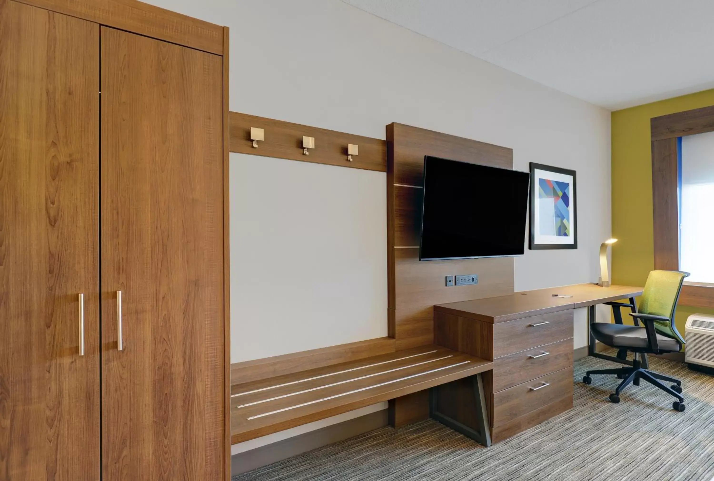 TV and multimedia, TV/Entertainment Center in Holiday Inn Express - Kingston West, an IHG Hotel