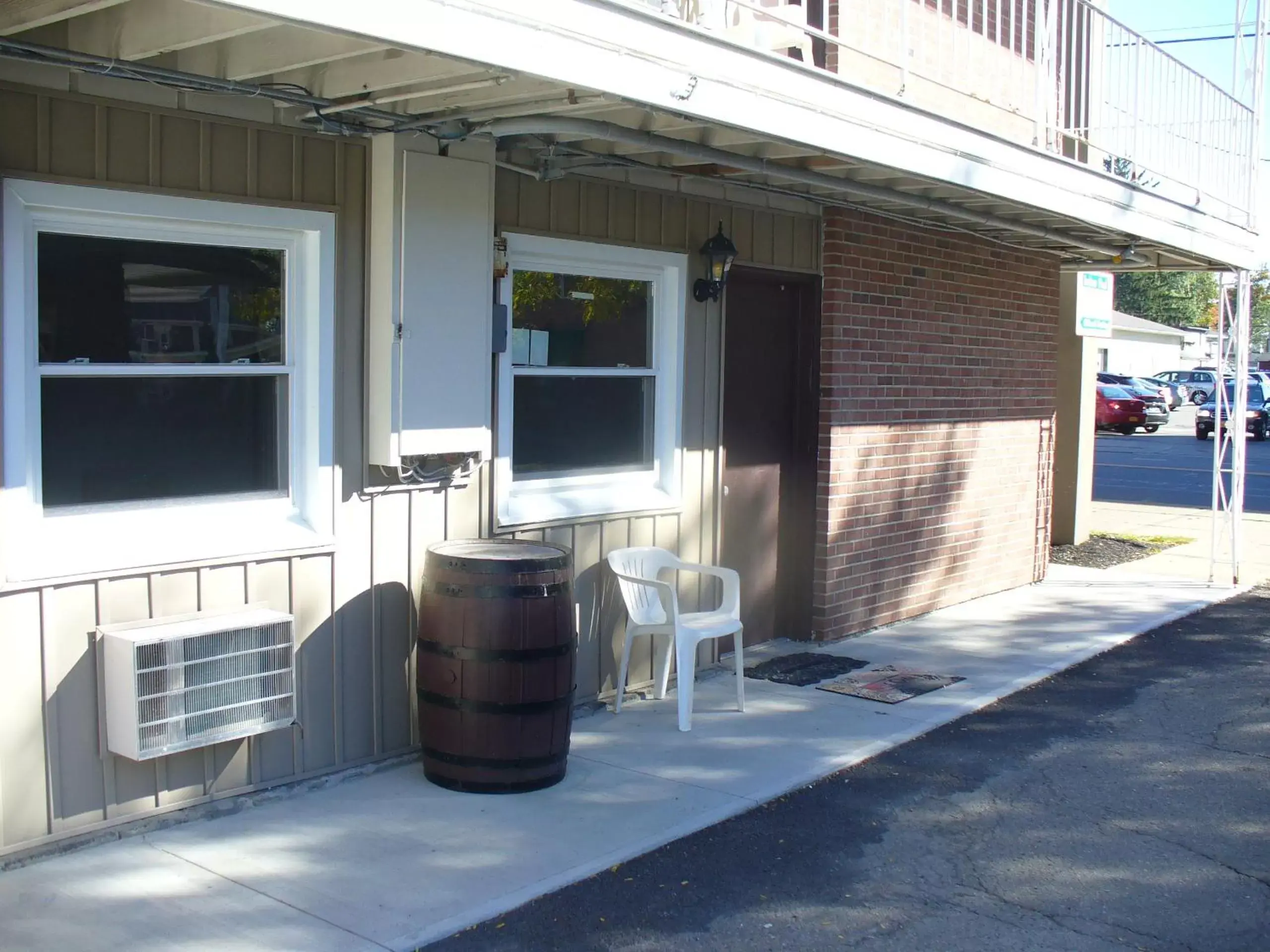 Facade/entrance, Swimming Pool in Villager Motel & Glen Manor Estate