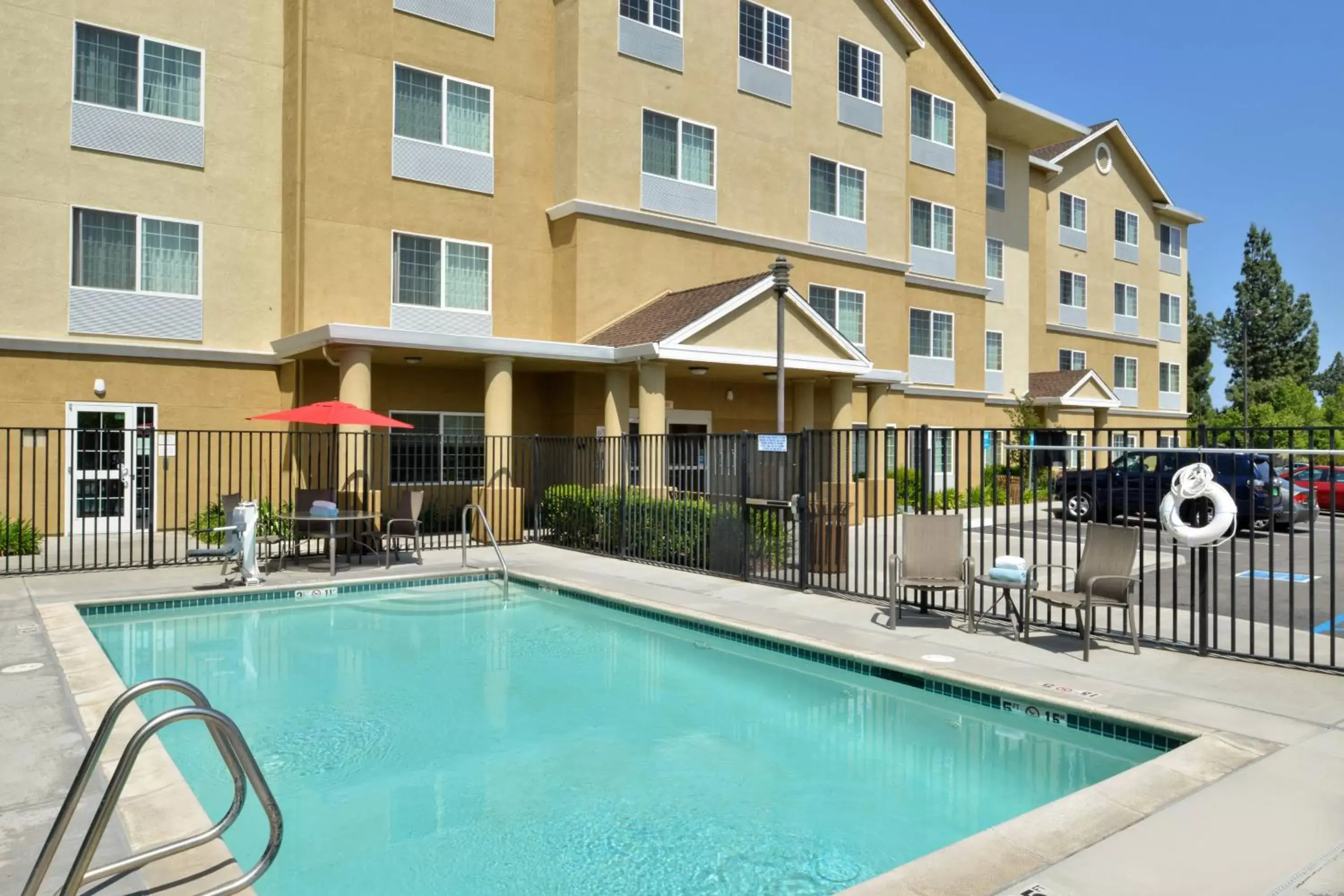 Swimming Pool in TownePlace Suites Sacramento Cal Expo