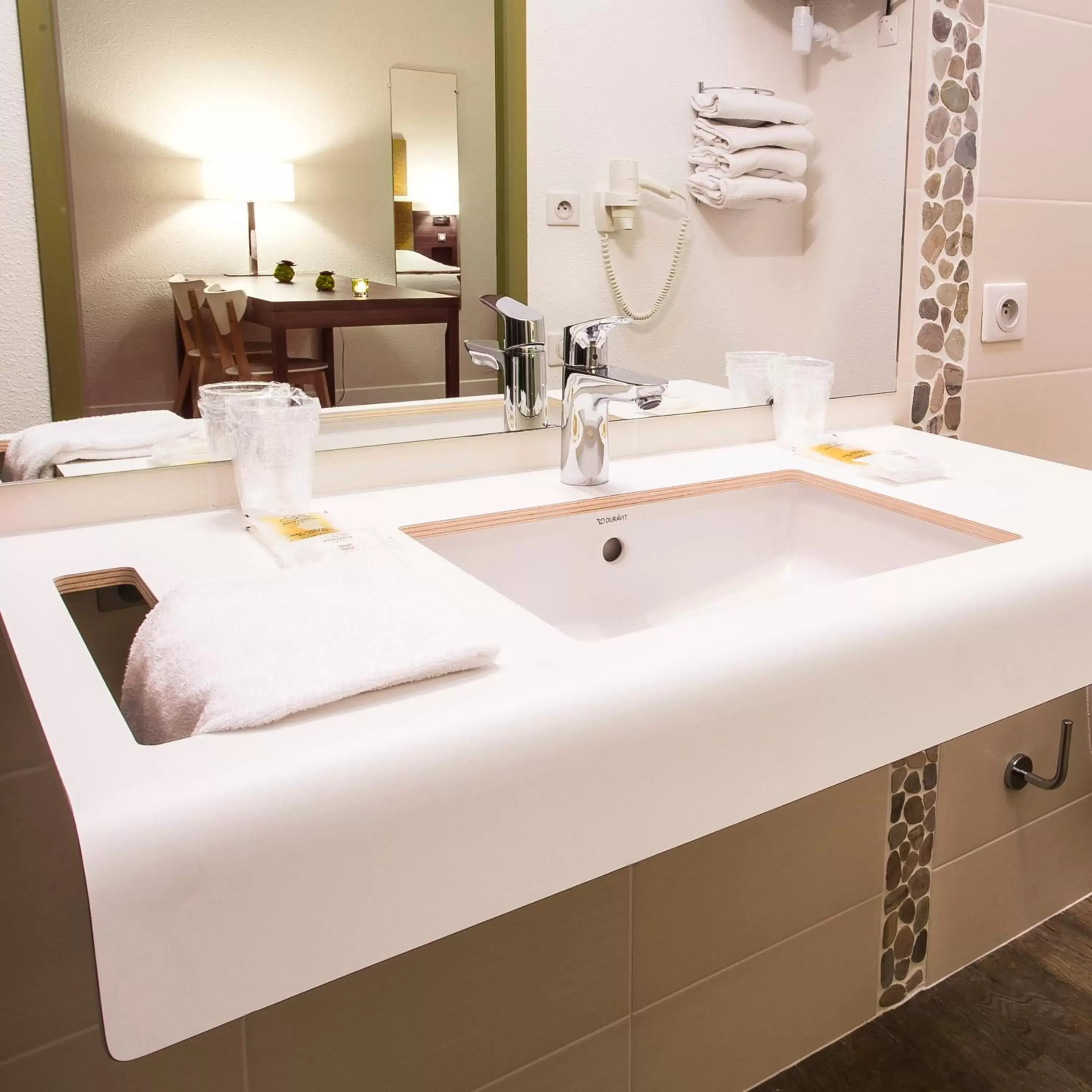 Bathroom in Kyriad Chambéry Centre - Hôtel et Résidence