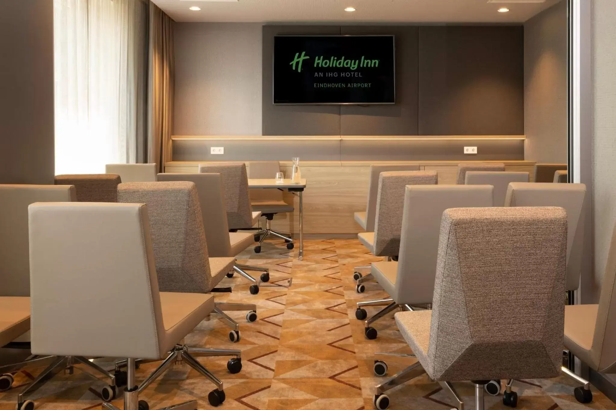 Meeting/conference room, Restaurant/Places to Eat in Holiday Inn - Eindhoven Airport, an IHG Hotel