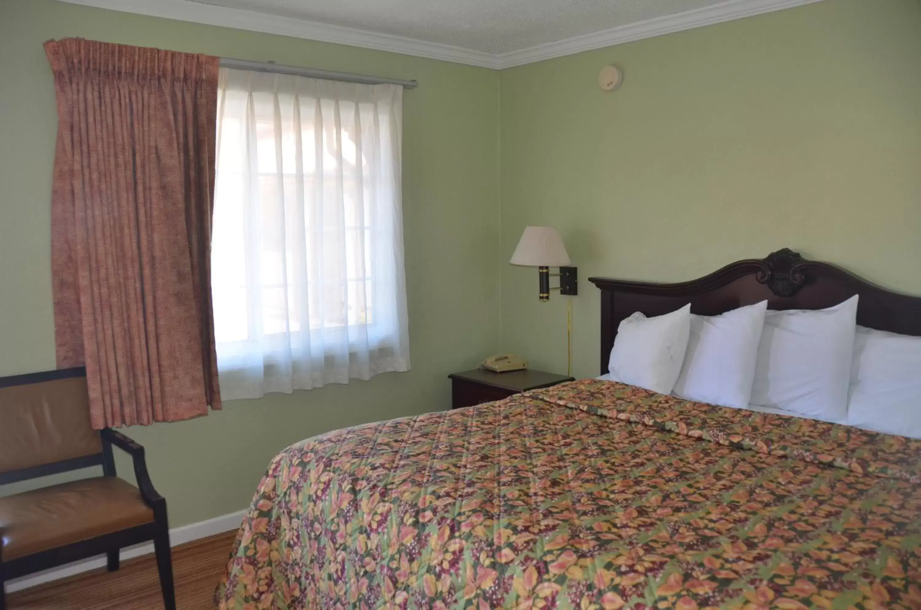 Bedroom, Bed in Tamalpais Motel
