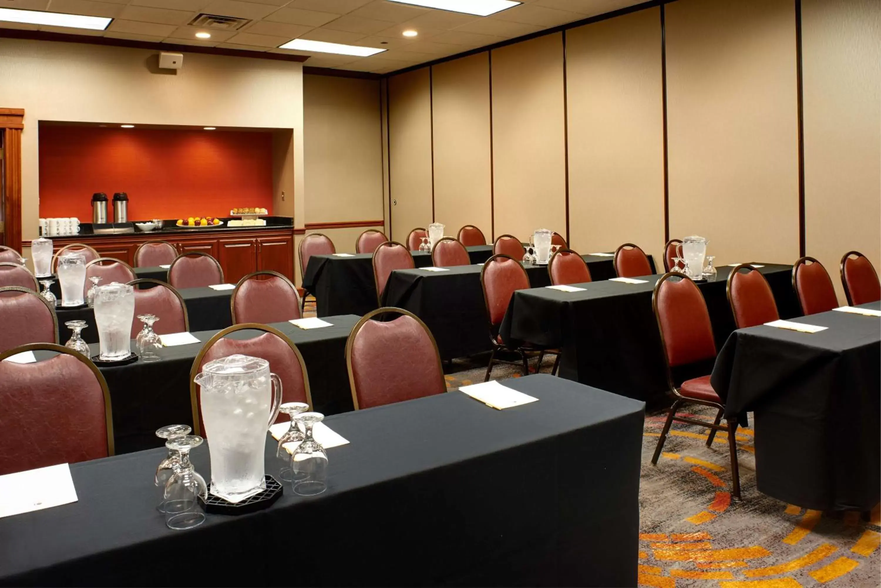 Meeting/conference room in DoubleTree by Hilton Dearborn