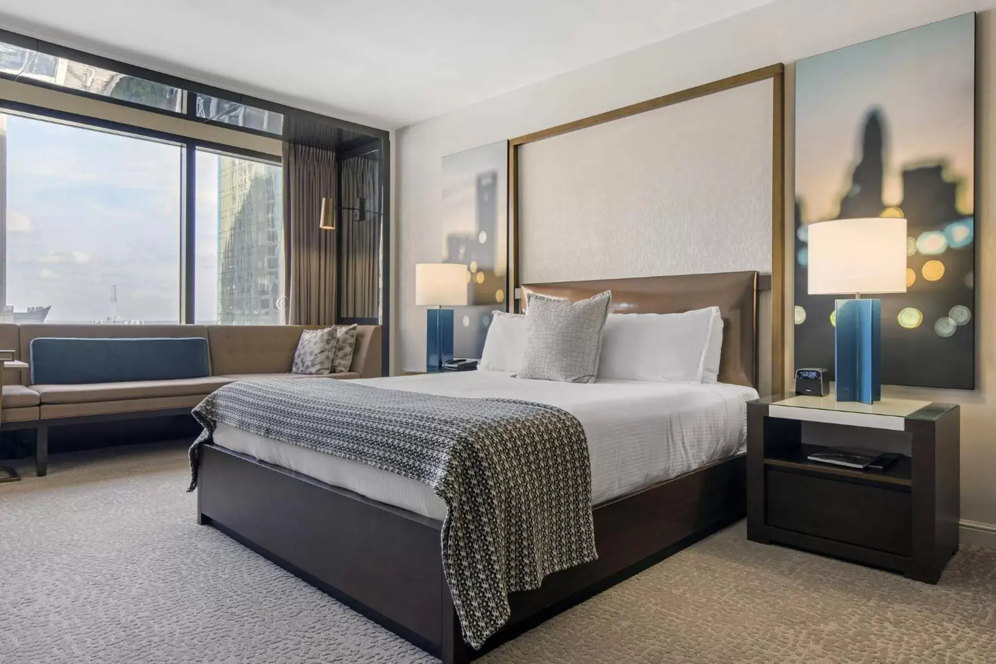 Photo of the whole room, Bed in Omni Charlotte Hotel