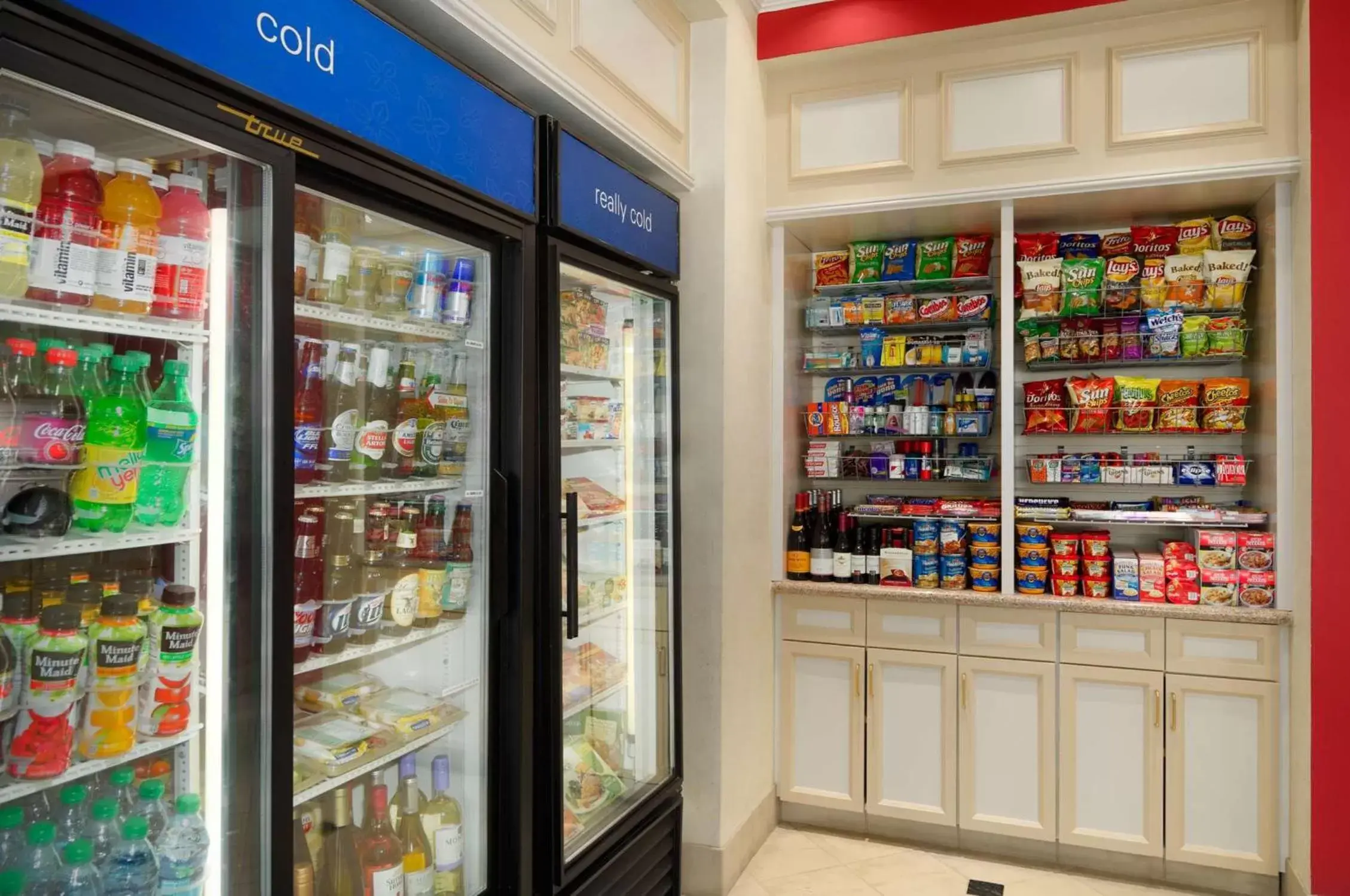 Dining area, Supermarket/Shops in Hilton Garden Inn Atlanta North/Johns Creek