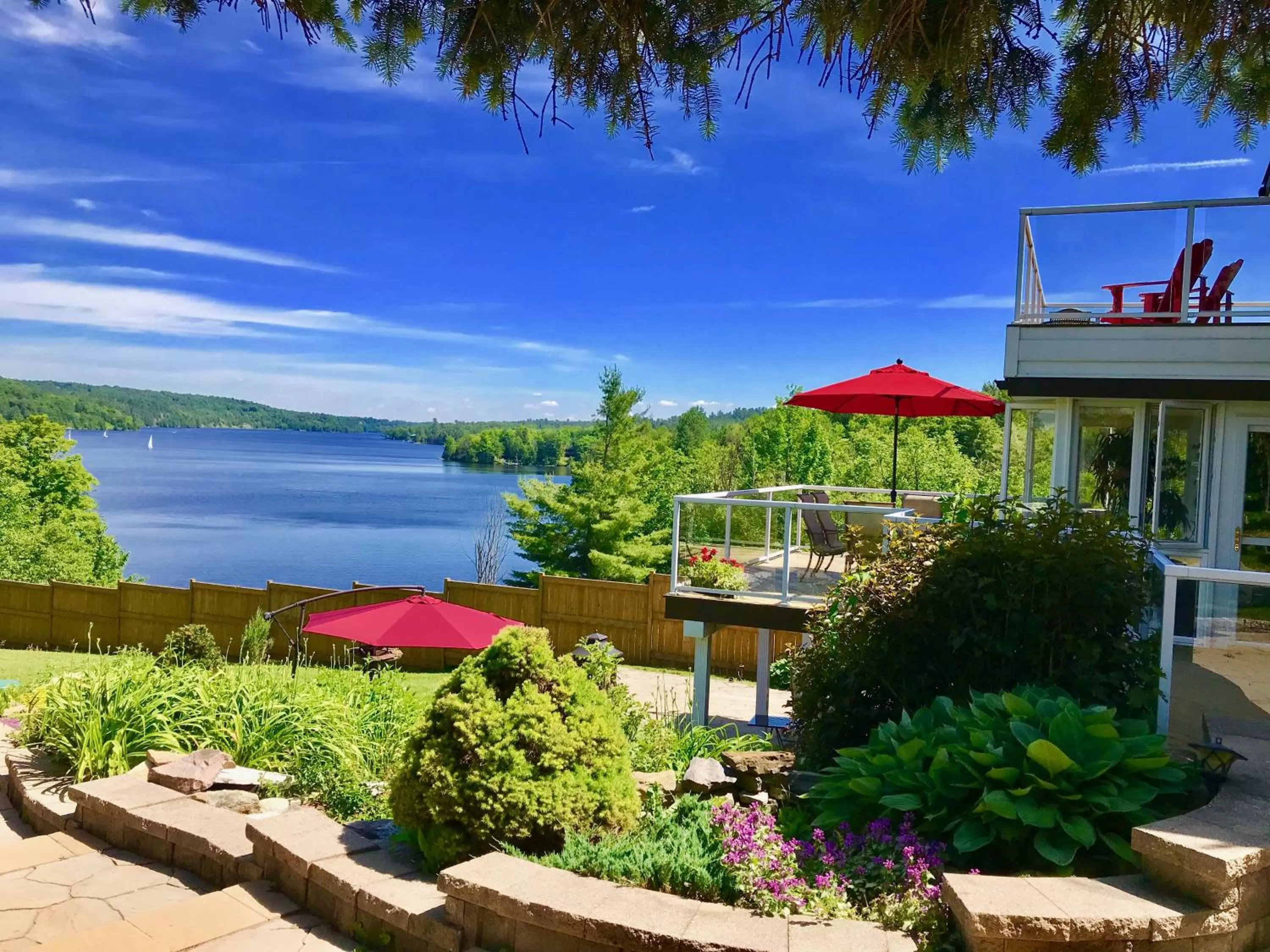 Patio in Auberge Tom B&B