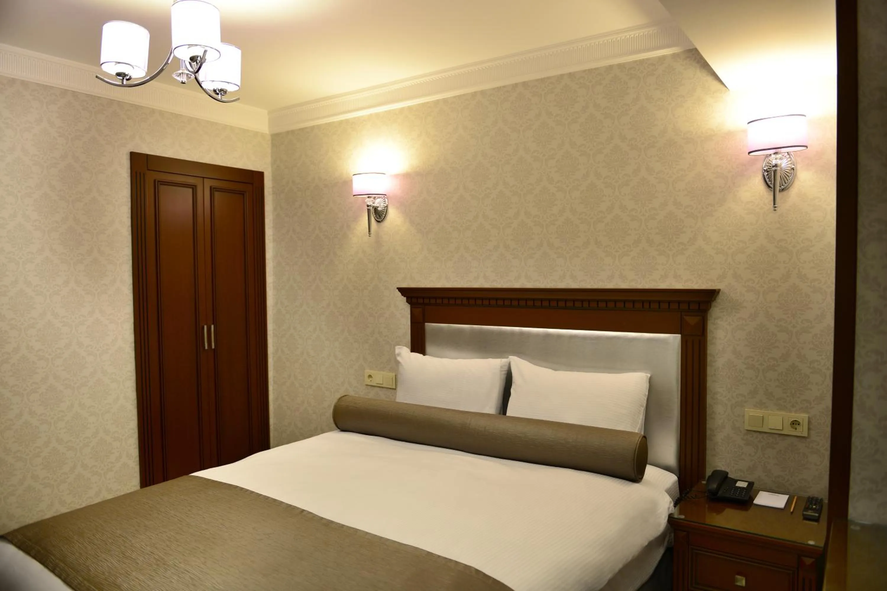 Photo of the whole room, Bed in Grand Bazaar Hotel