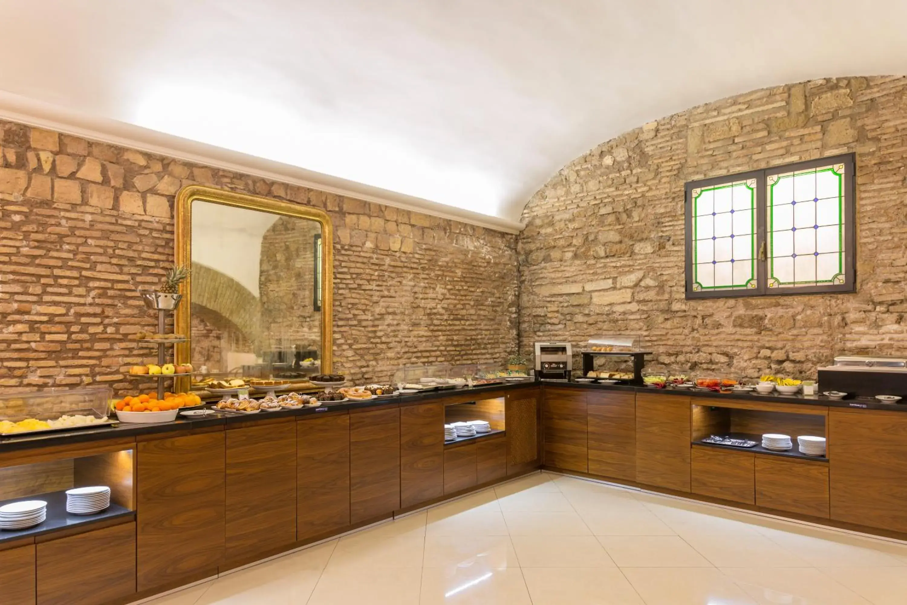 Buffet breakfast, Kitchen/Kitchenette in Hotel Della Torre Argentina