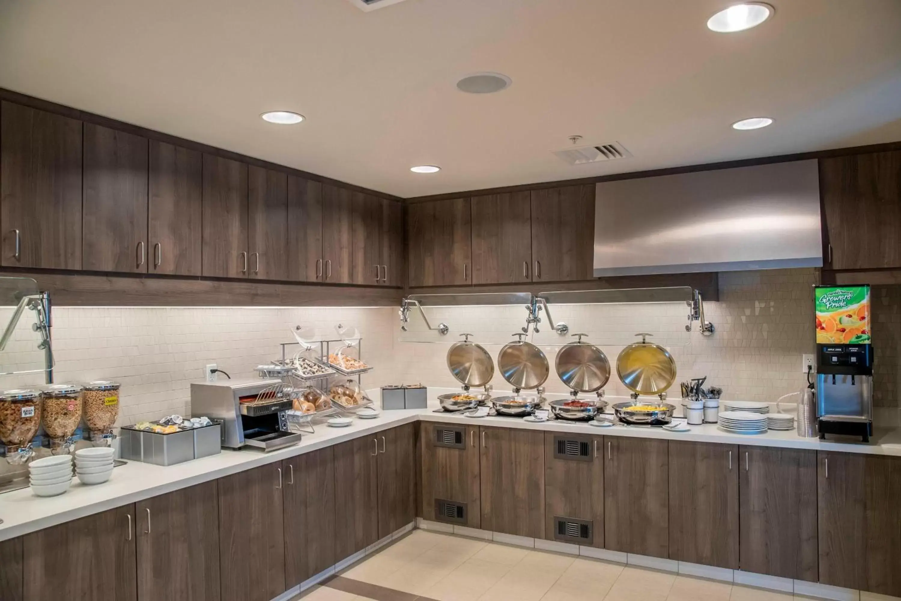 Breakfast, Kitchen/Kitchenette in Residence Inn by Marriott Philadelphia Great Valley/Malvern