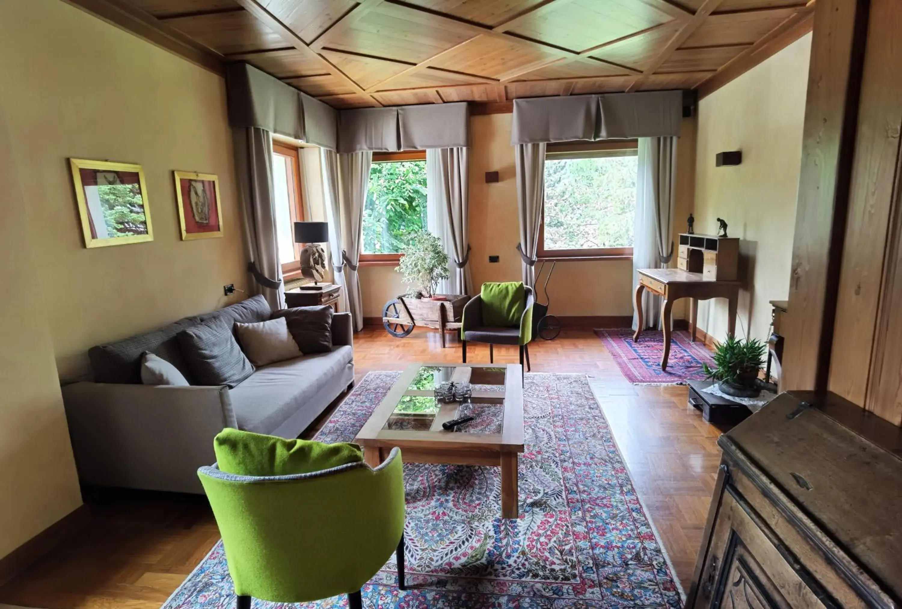 Communal lounge/ TV room, Seating Area in Hotel Croux