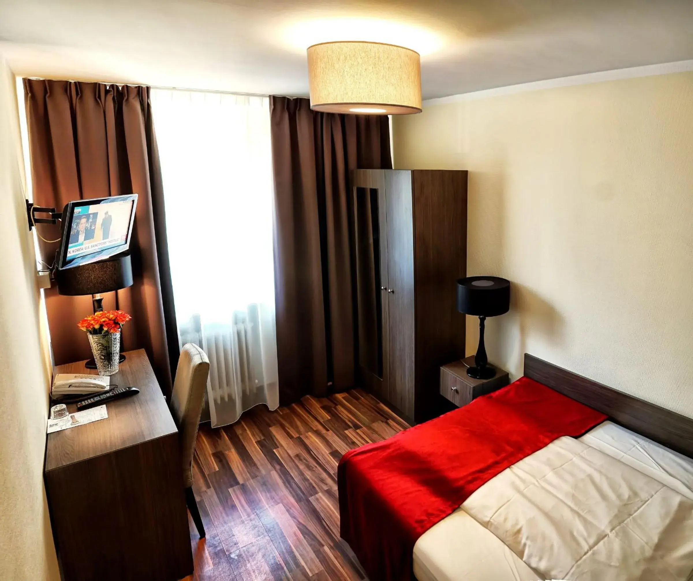 Bedroom, Bed in Hotel Admiral am Zoo Bedroom, Bed in Hotel Admiral am Zoo