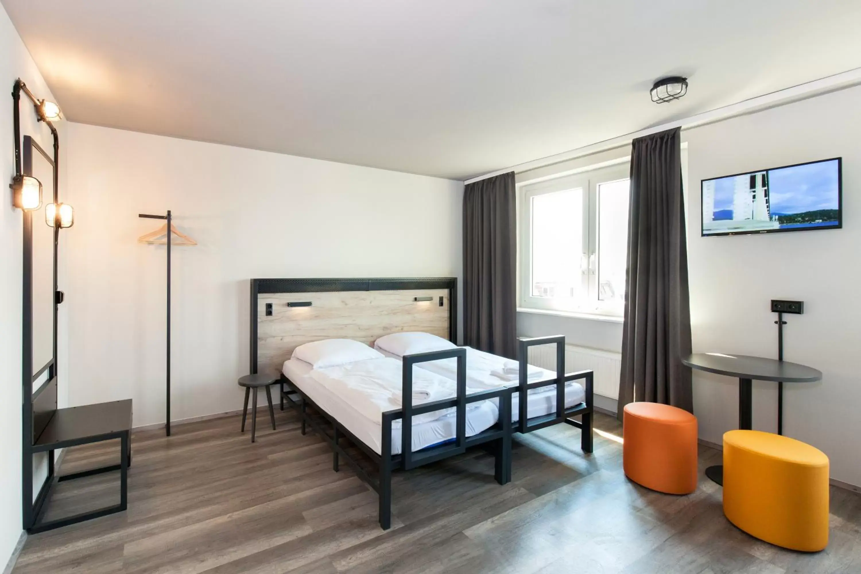 Photo of the whole room, Bed in a&o Frankfurt Ostend